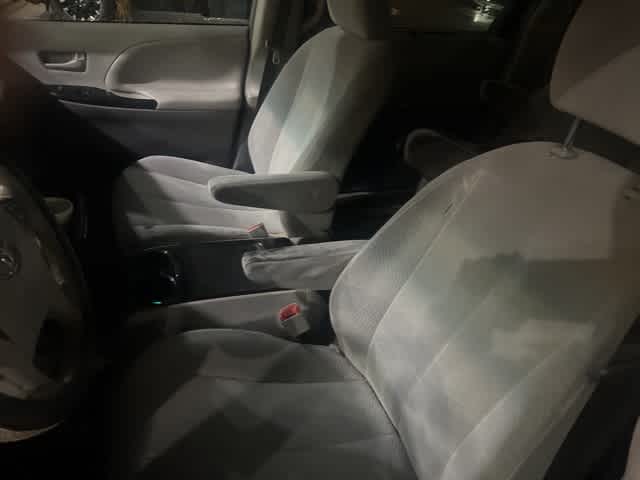 Thumbnail: 2014 Toyota Sienna - 7