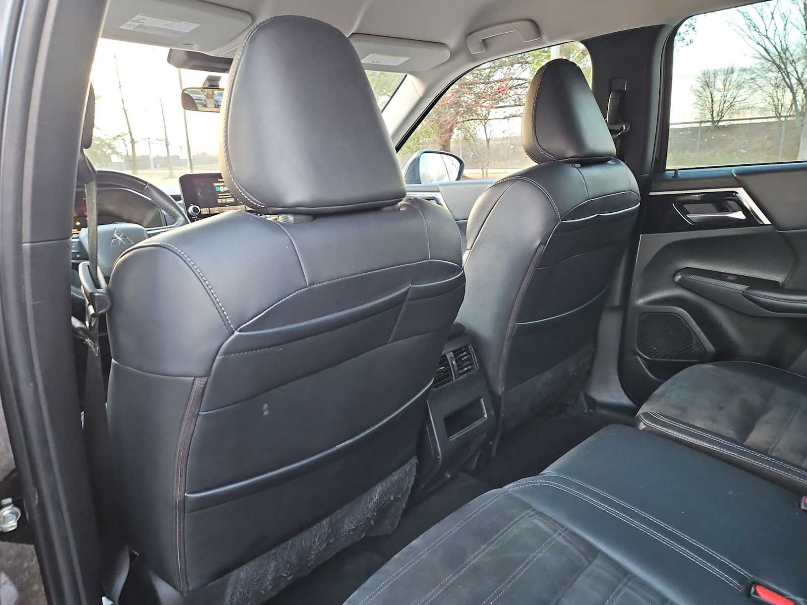 Thumbnail: 2023 Mitsubishi Outlander - 19