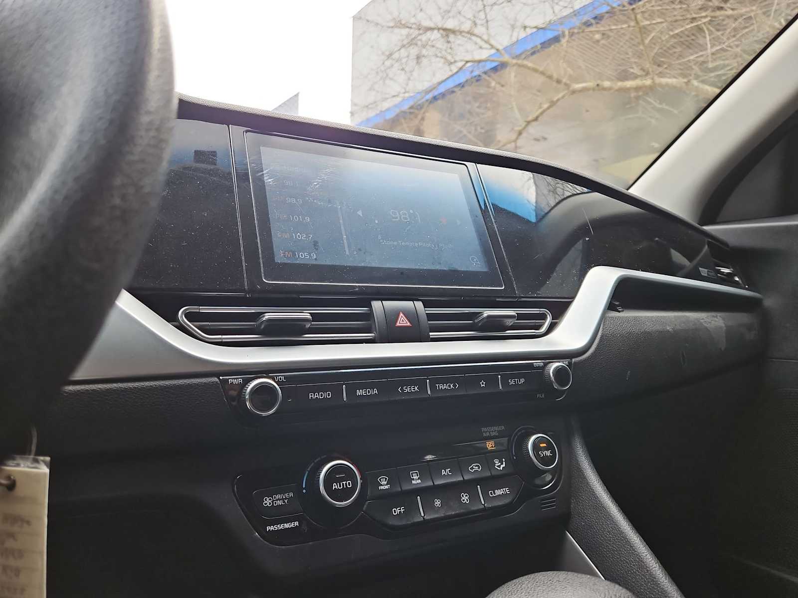 Thumbnail: 2022 Kia Niro - 27