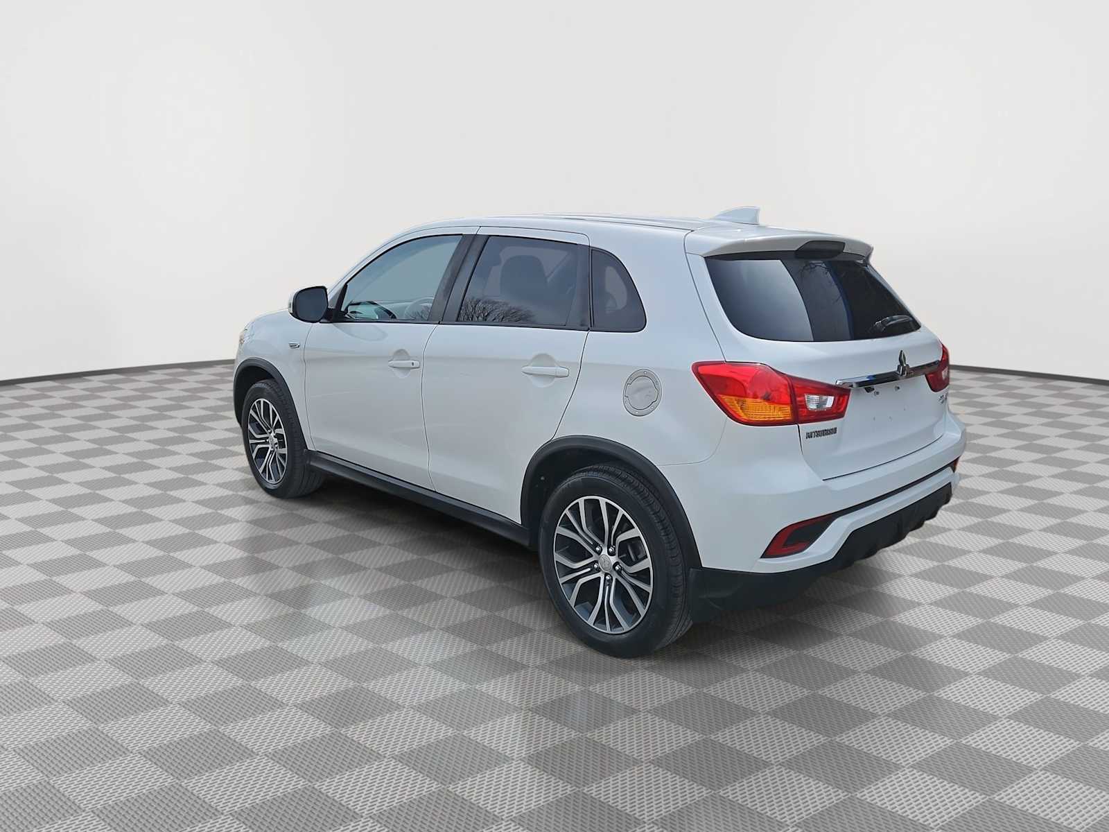 Thumbnail: 2019 Mitsubishi Outlander Sport - 6