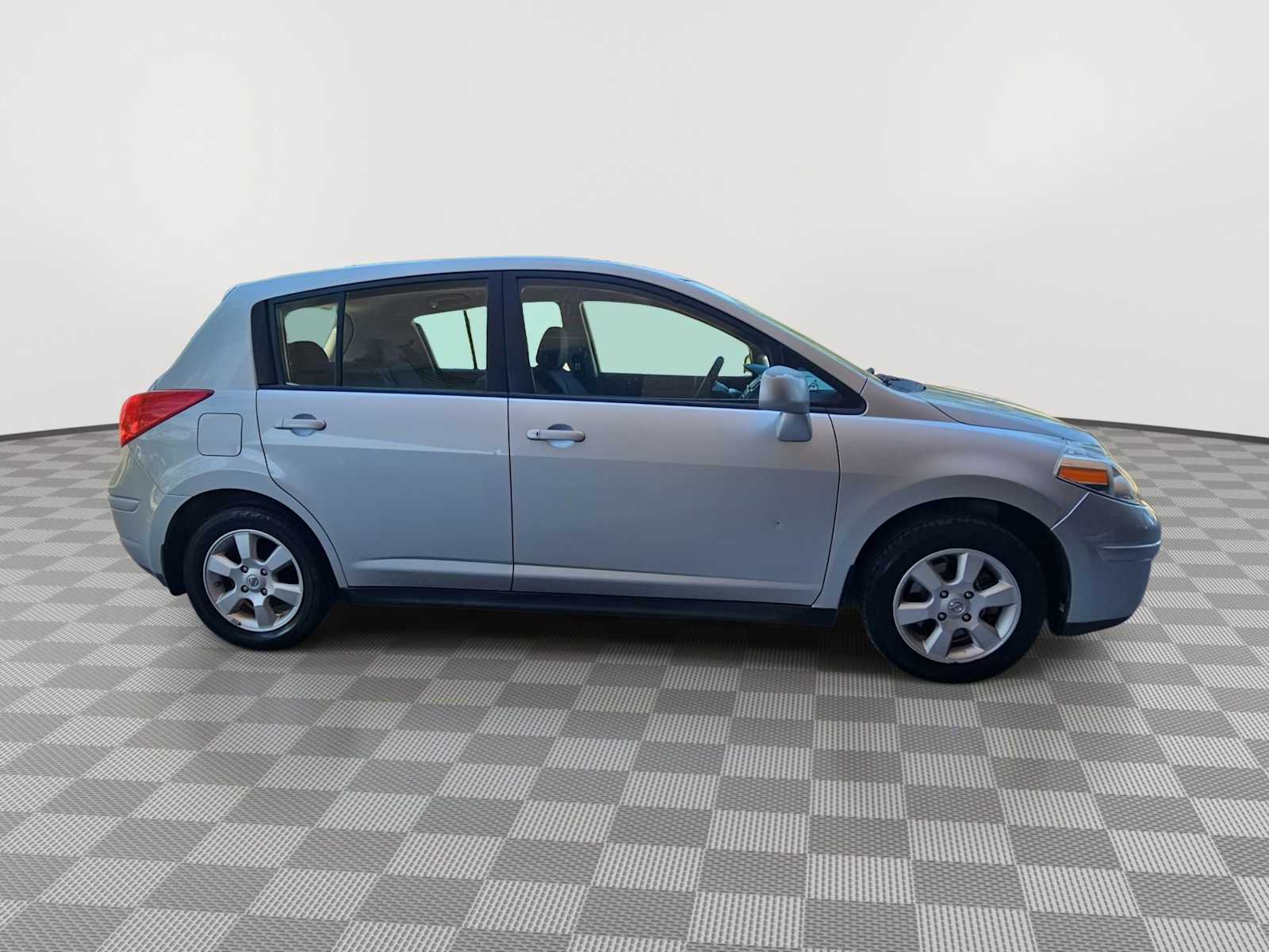 Thumbnail: 2008 Nissan Versa - 9