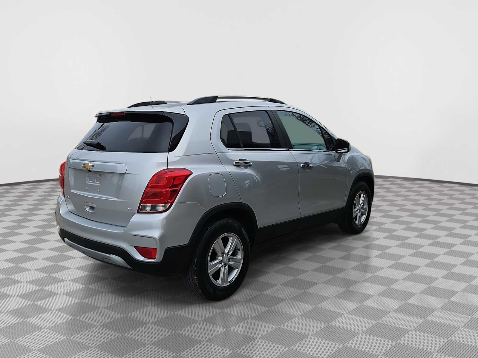 Thumbnail: 2017 Chevrolet Trax - 8