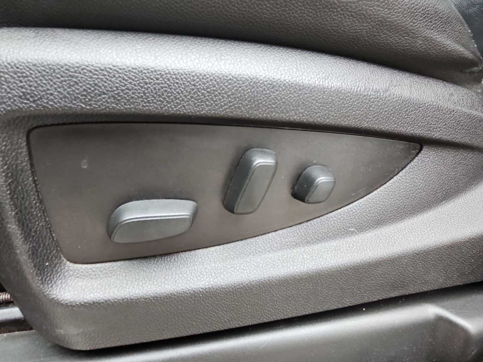 Thumbnail: 2016 Chevrolet Tahoe - 18