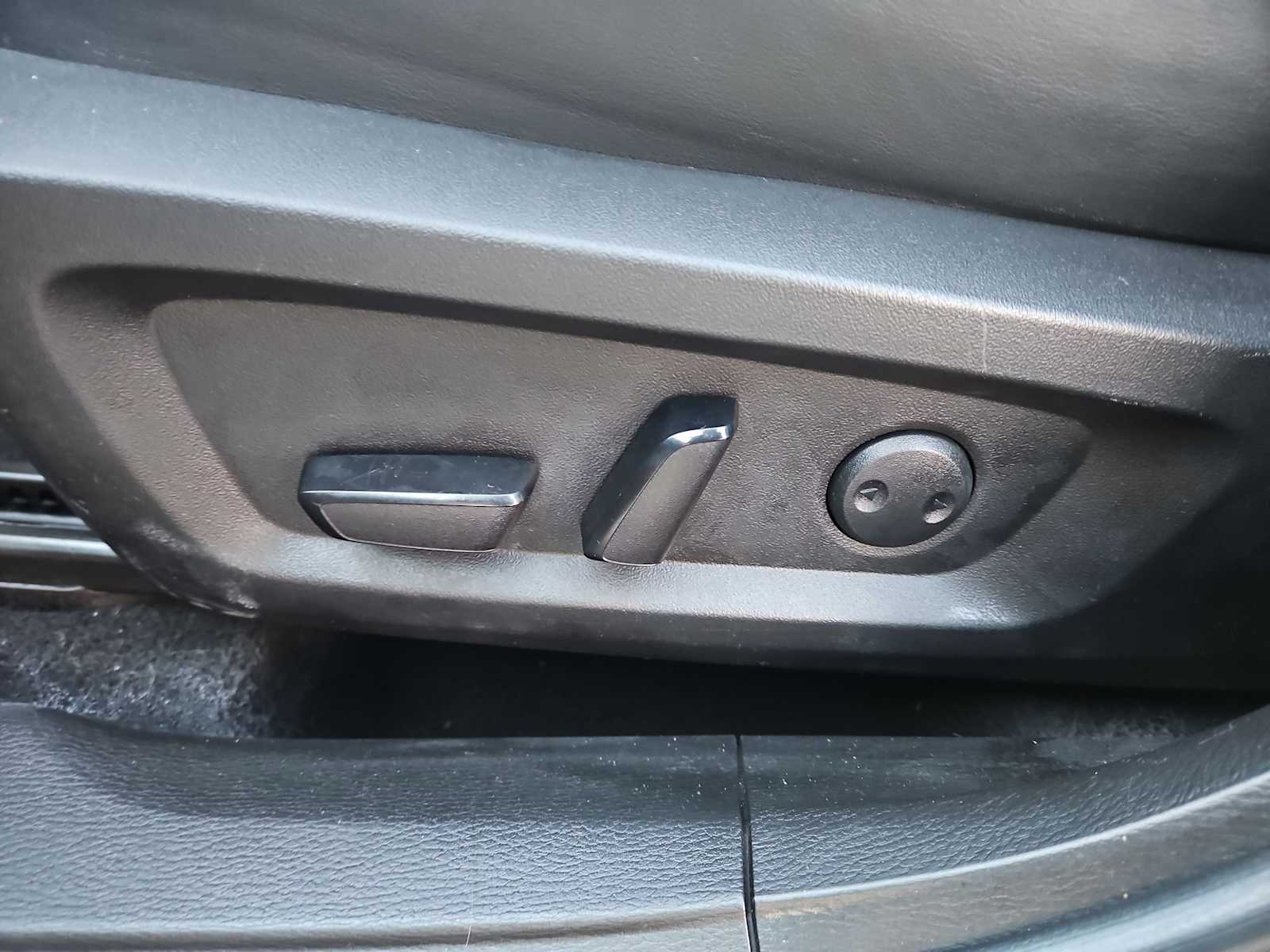 Thumbnail: 2023 Mitsubishi Outlander - 18