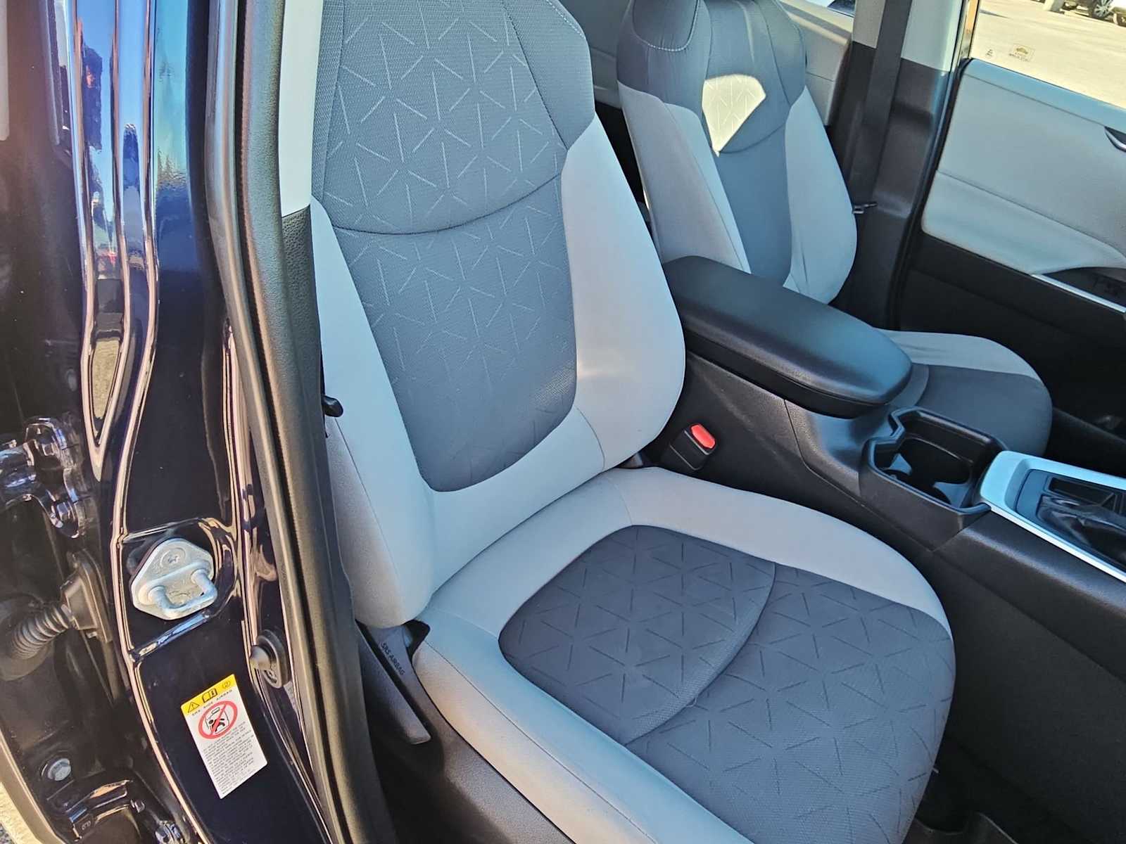 Thumbnail: 2019 Toyota RAV4 - 23