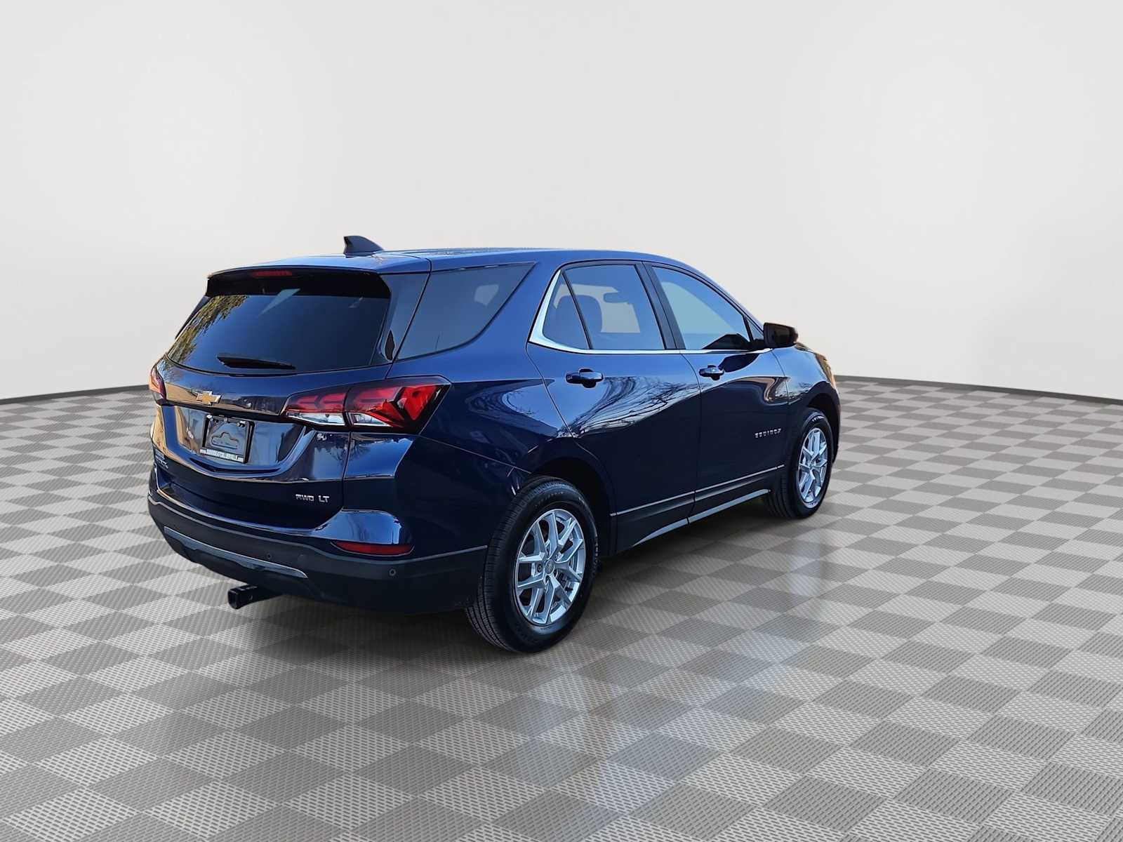 Thumbnail: 2022 Chevrolet Equinox - 8