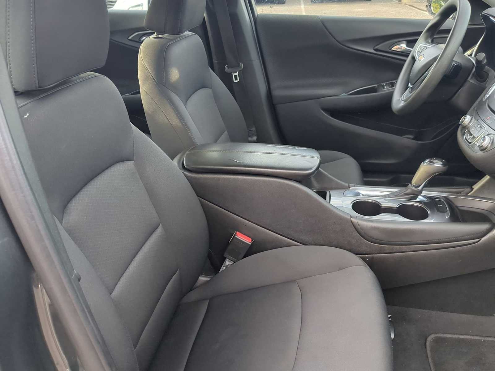 Thumbnail: 2016 Chevrolet Malibu - 21