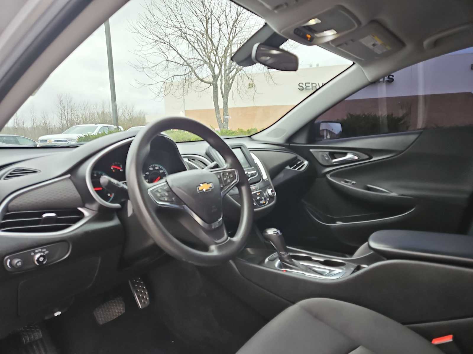 Thumbnail: 2017 Chevrolet Malibu - 10