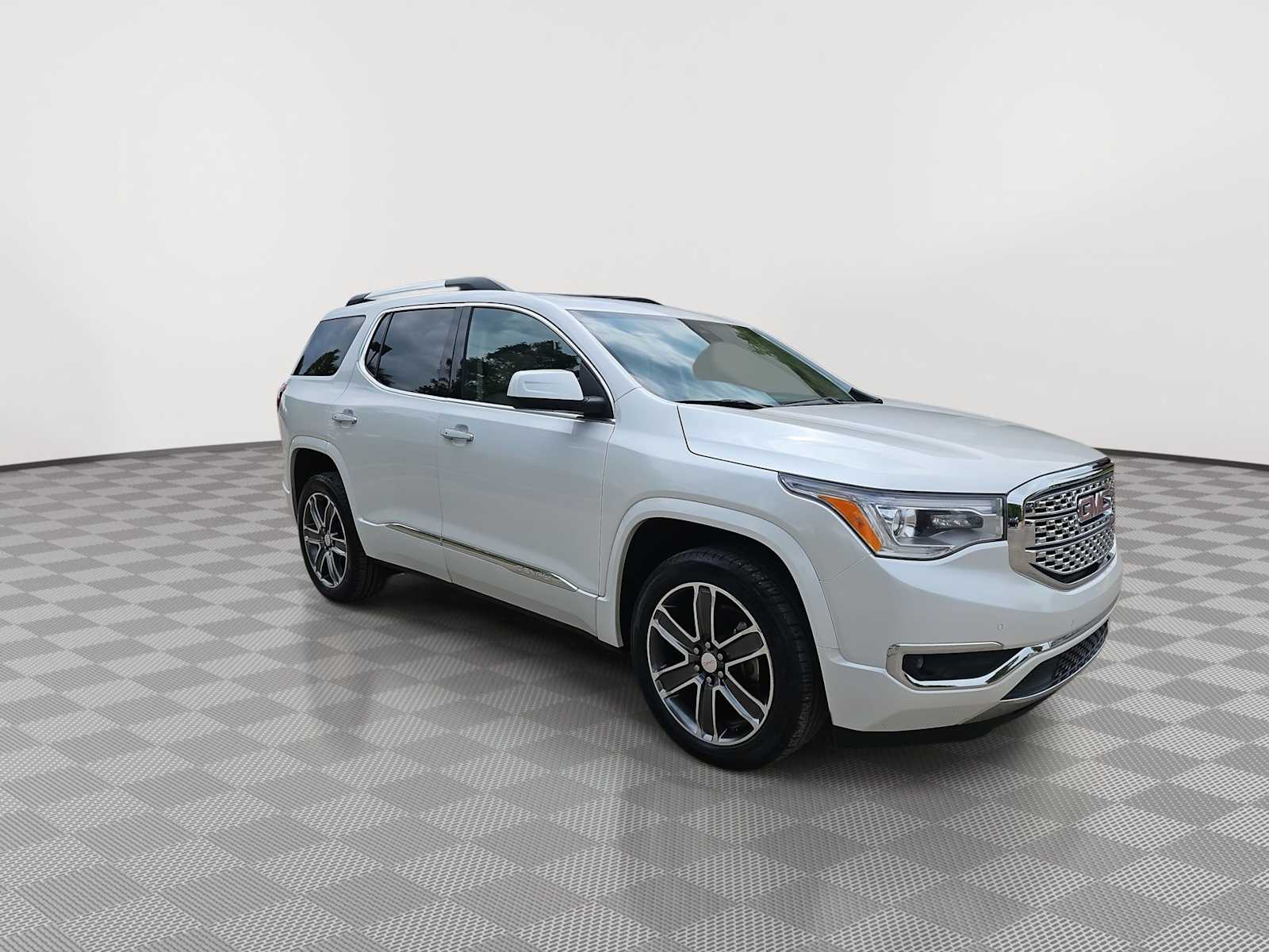 Thumbnail: 2017 GMC Acadia - 2