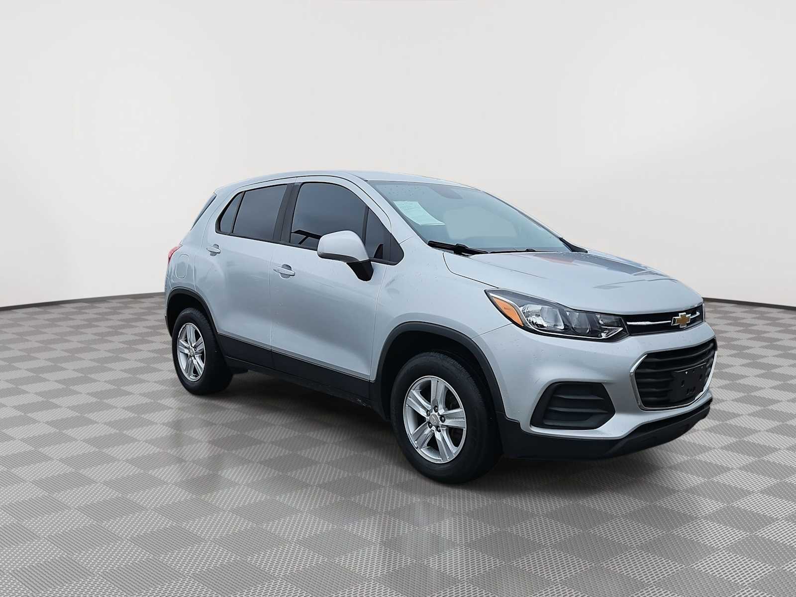 Thumbnail: 2018 Chevrolet Trax - 2