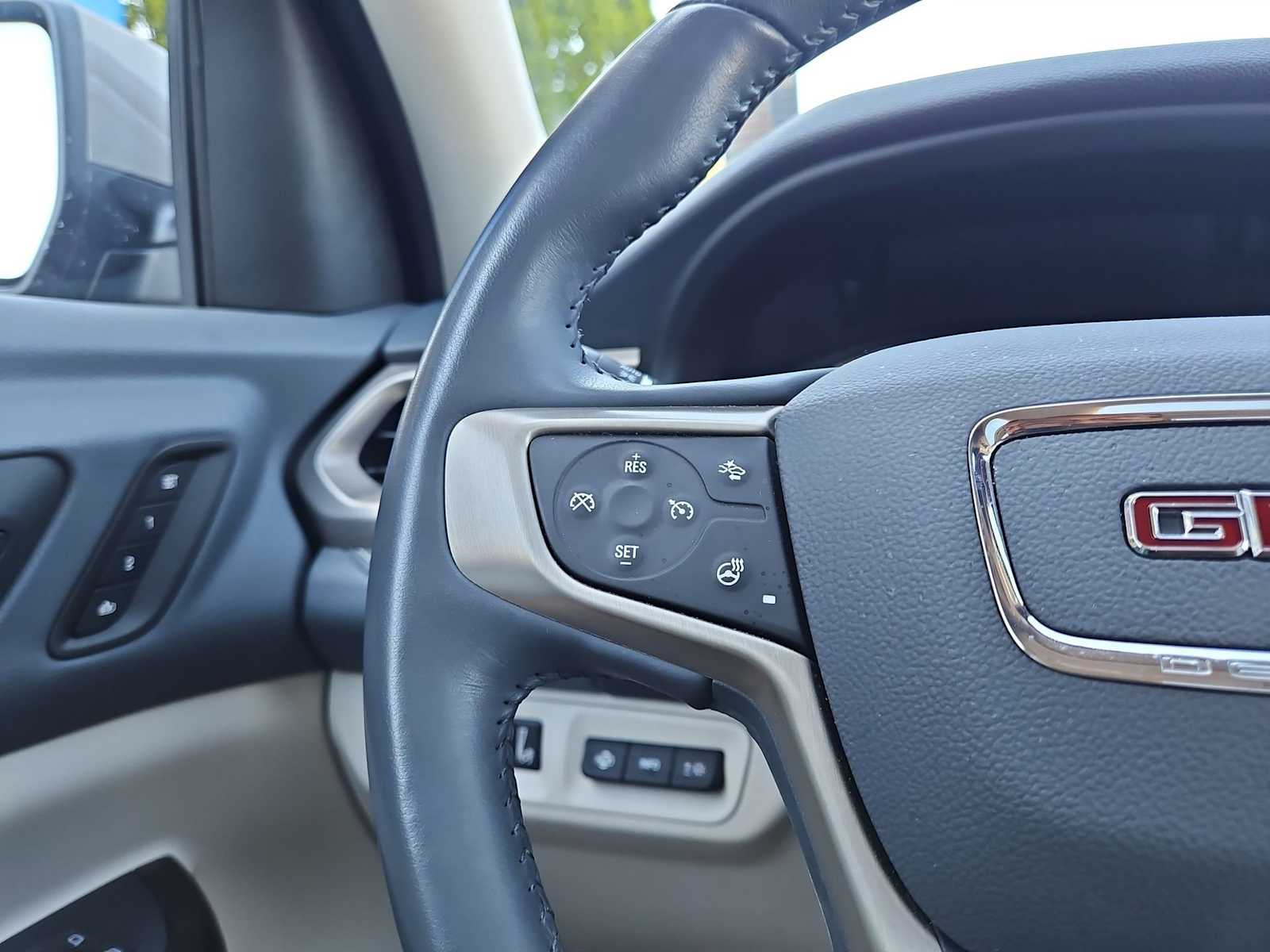 Thumbnail: 2022 GMC Acadia - 25