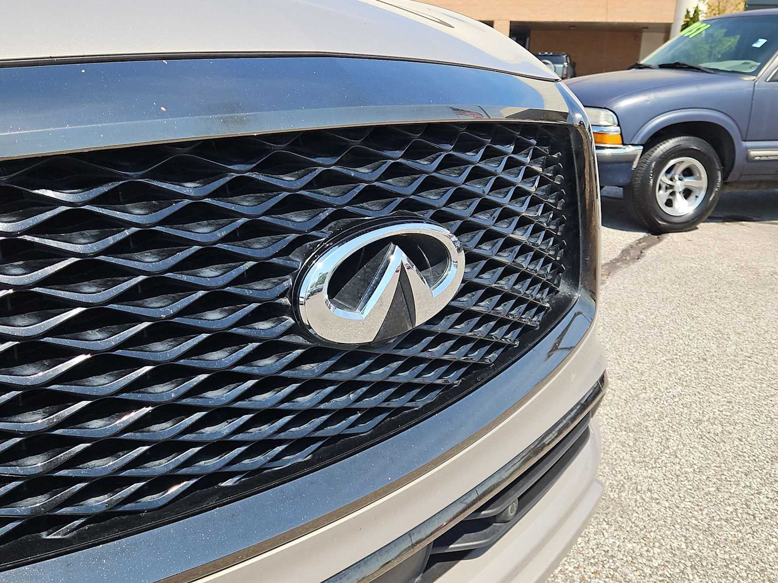 Thumbnail: 2022 INFINITI QX80 - 12