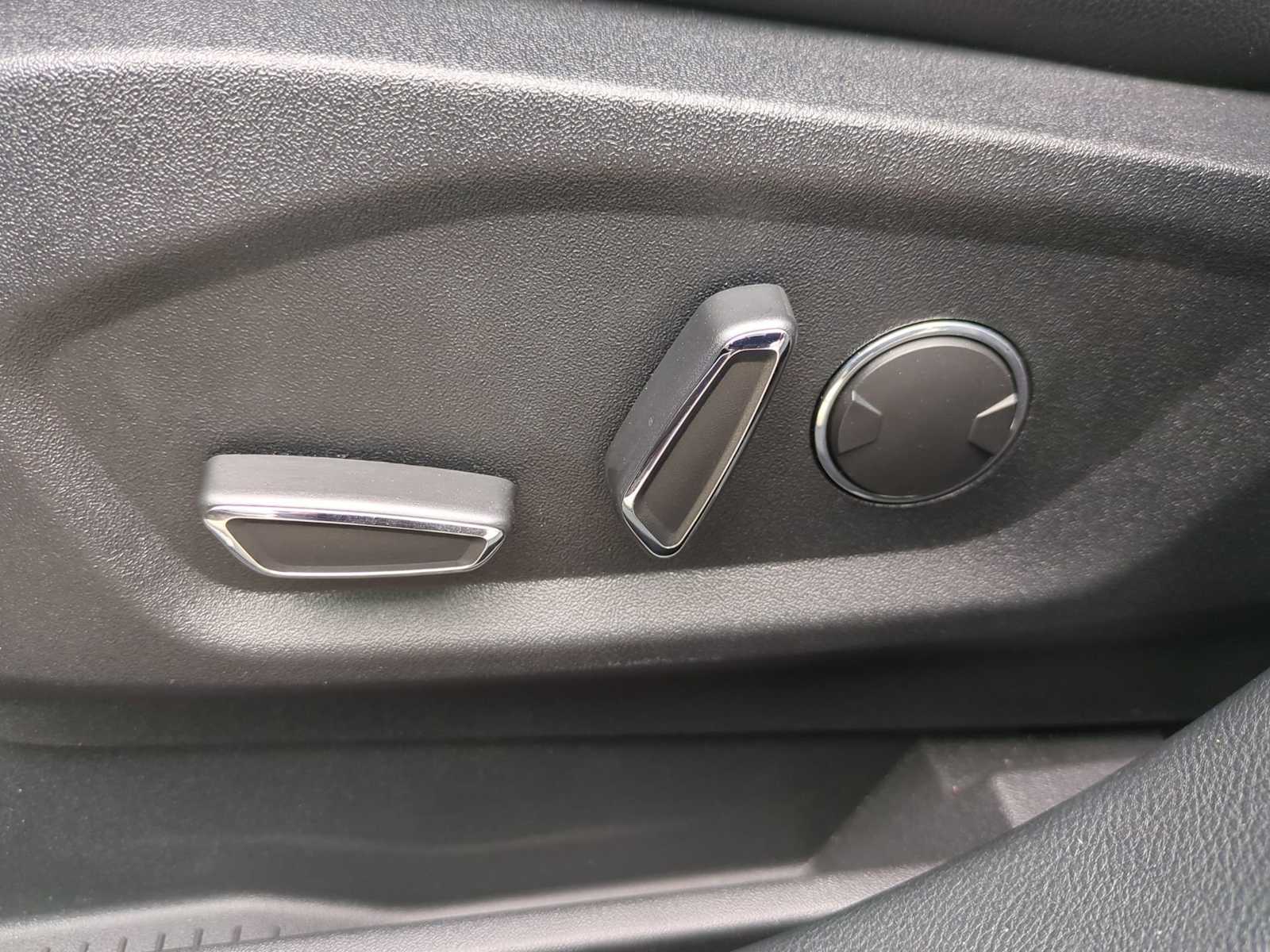 Thumbnail: 2019 Ford Edge - 18