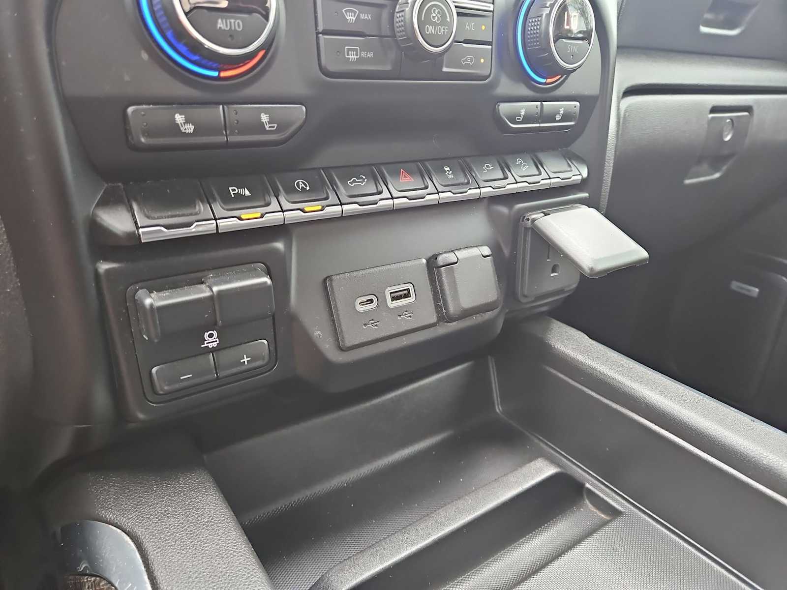 Thumbnail: 2020 Chevrolet Silverado 1500 - 30