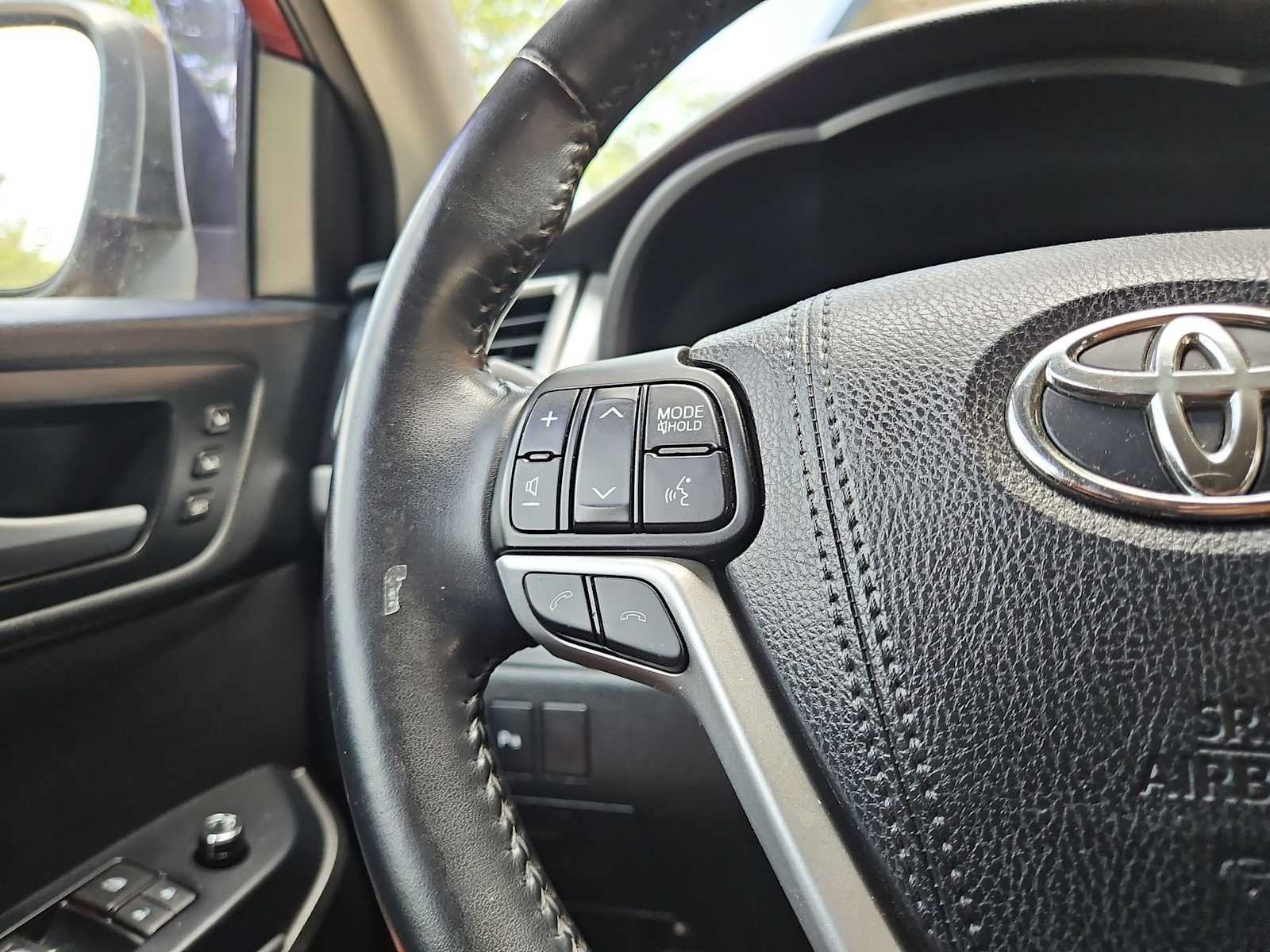 Thumbnail: 2018 Toyota Highlander - 25
