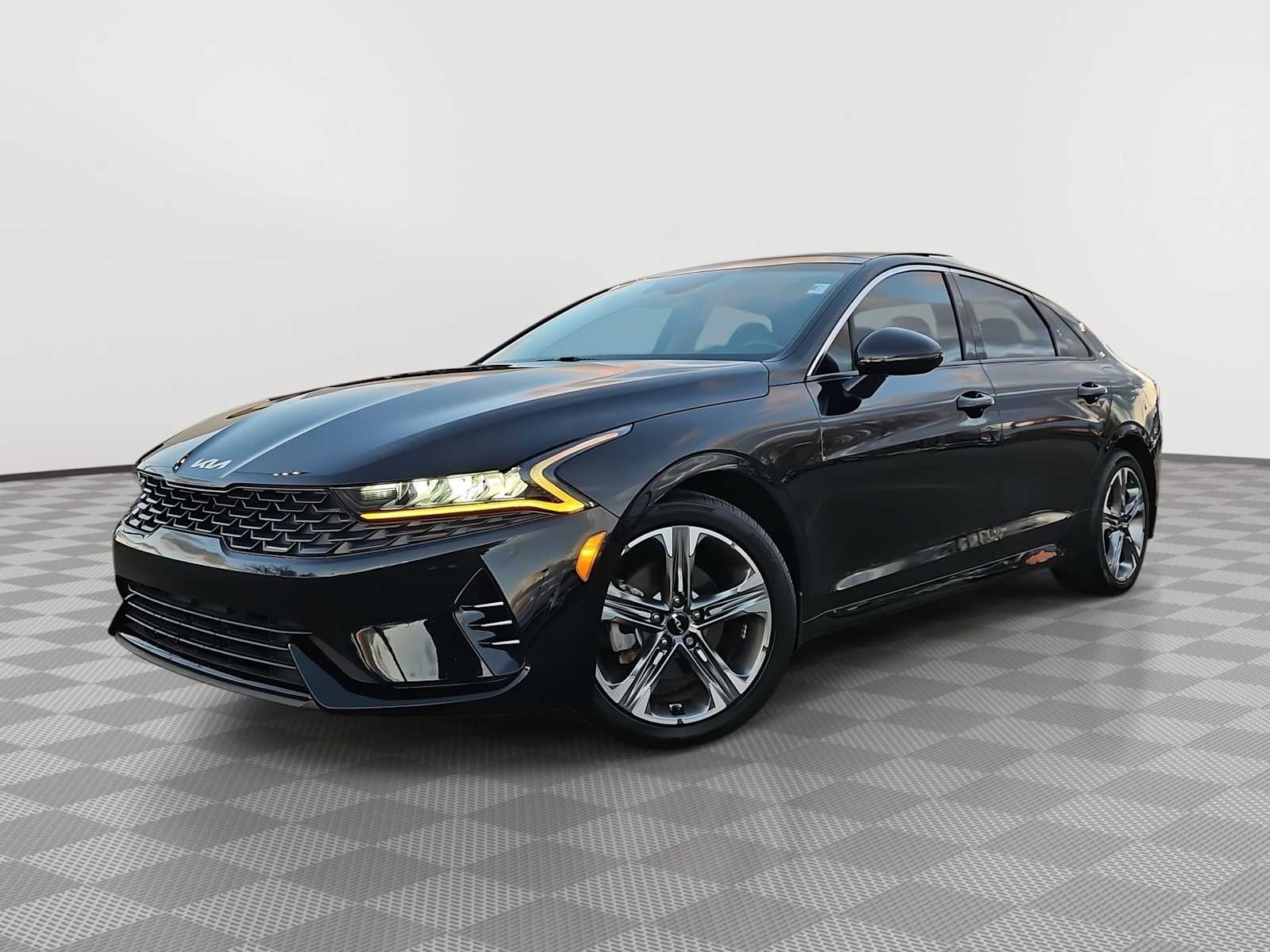 Thumbnail: 2023 Kia K5 - 1