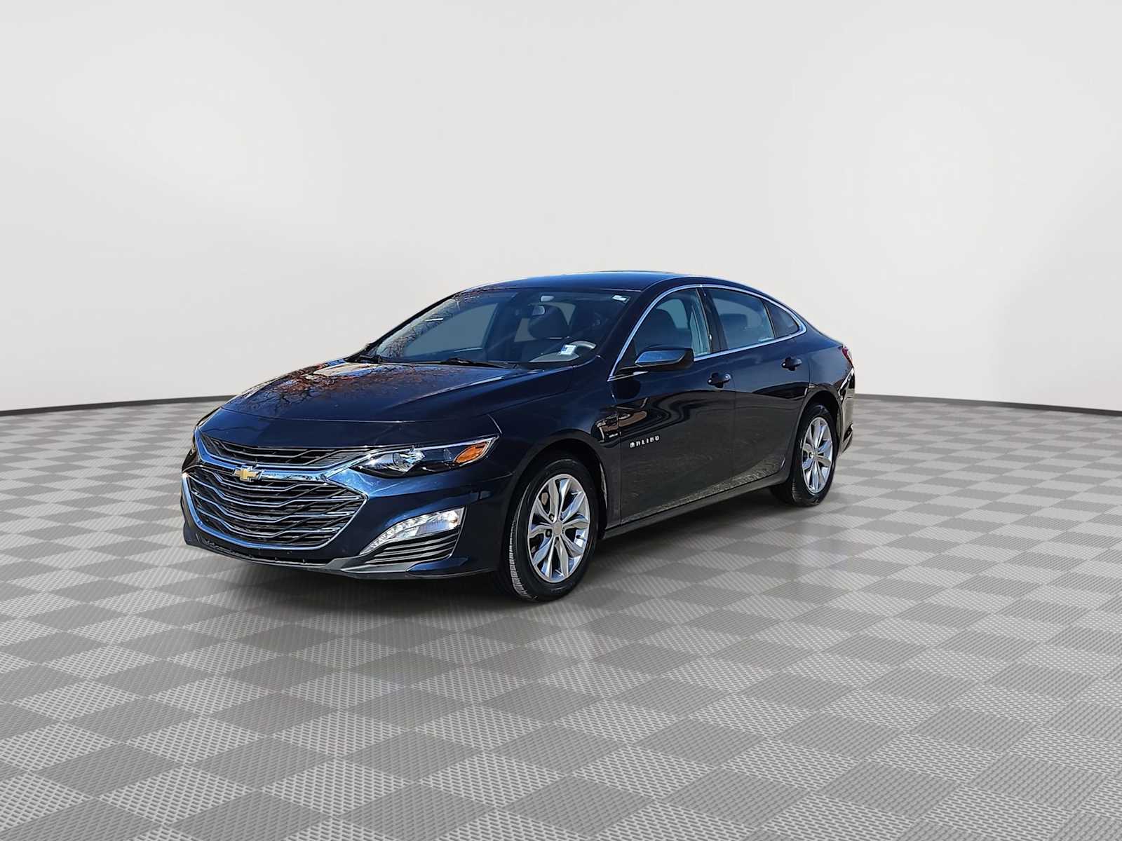Thumbnail: 2022 Chevrolet Malibu - 4