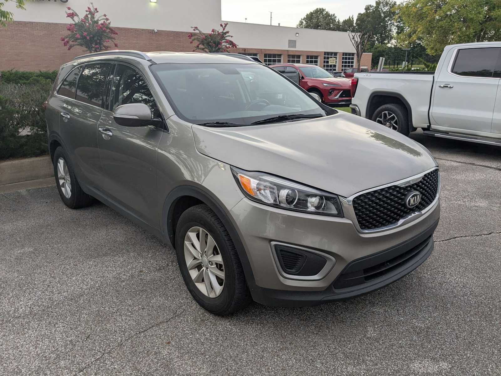 Thumbnail: 2016 Kia Sorento - 3