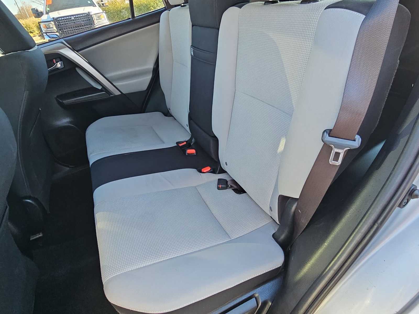 Thumbnail: 2017 Toyota RAV4 - 20