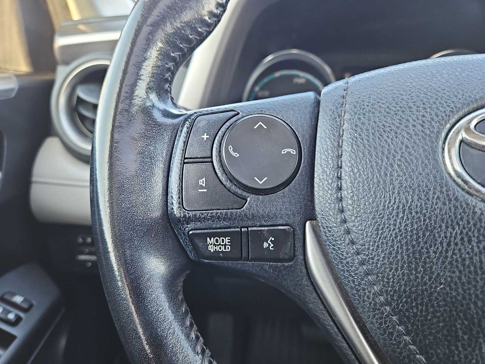 Thumbnail: 2017 Toyota RAV4 - 24