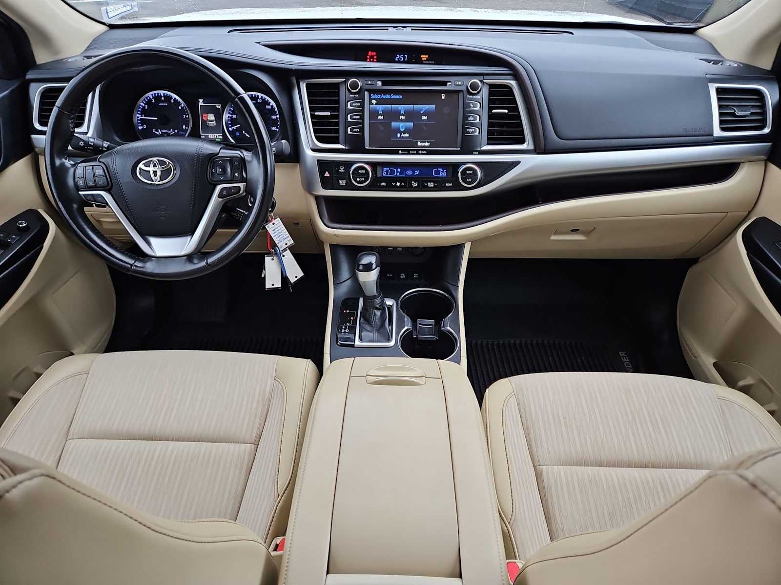 Thumbnail: 2019 Toyota Highlander - 16