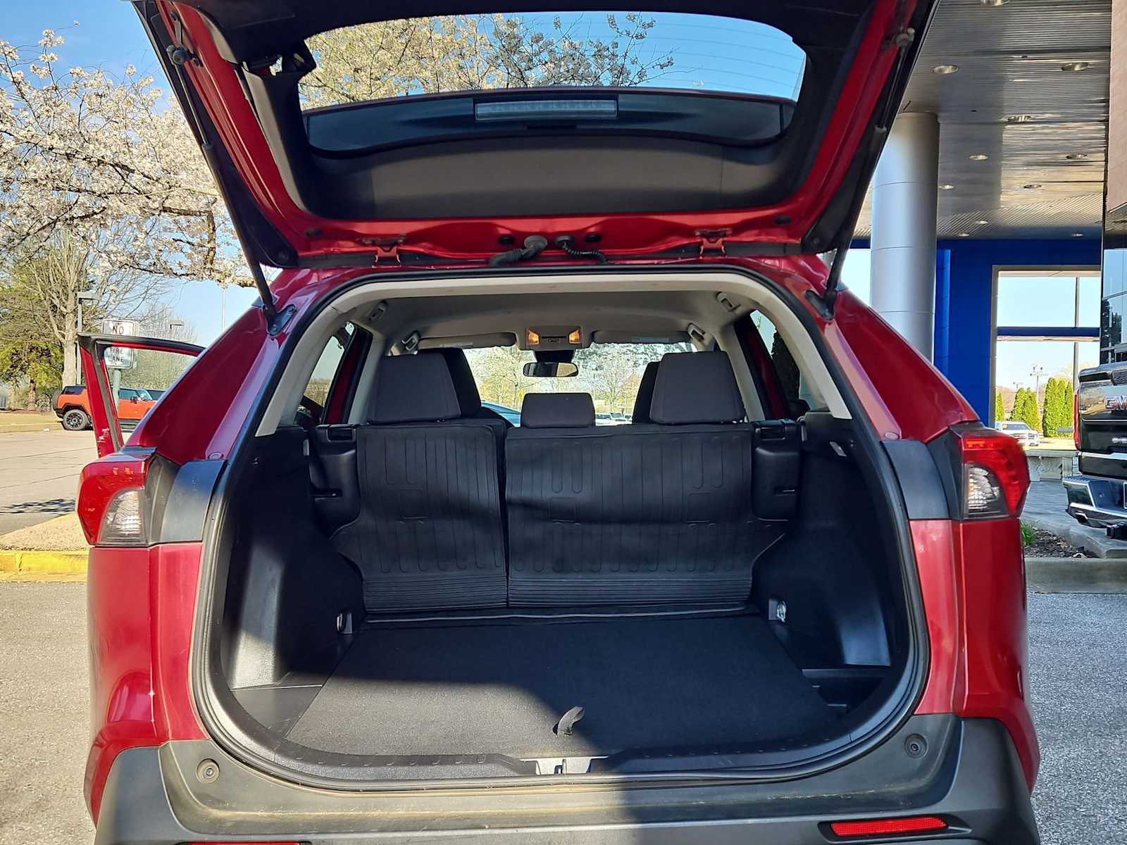 Thumbnail: 2021 Toyota RAV4 - 33