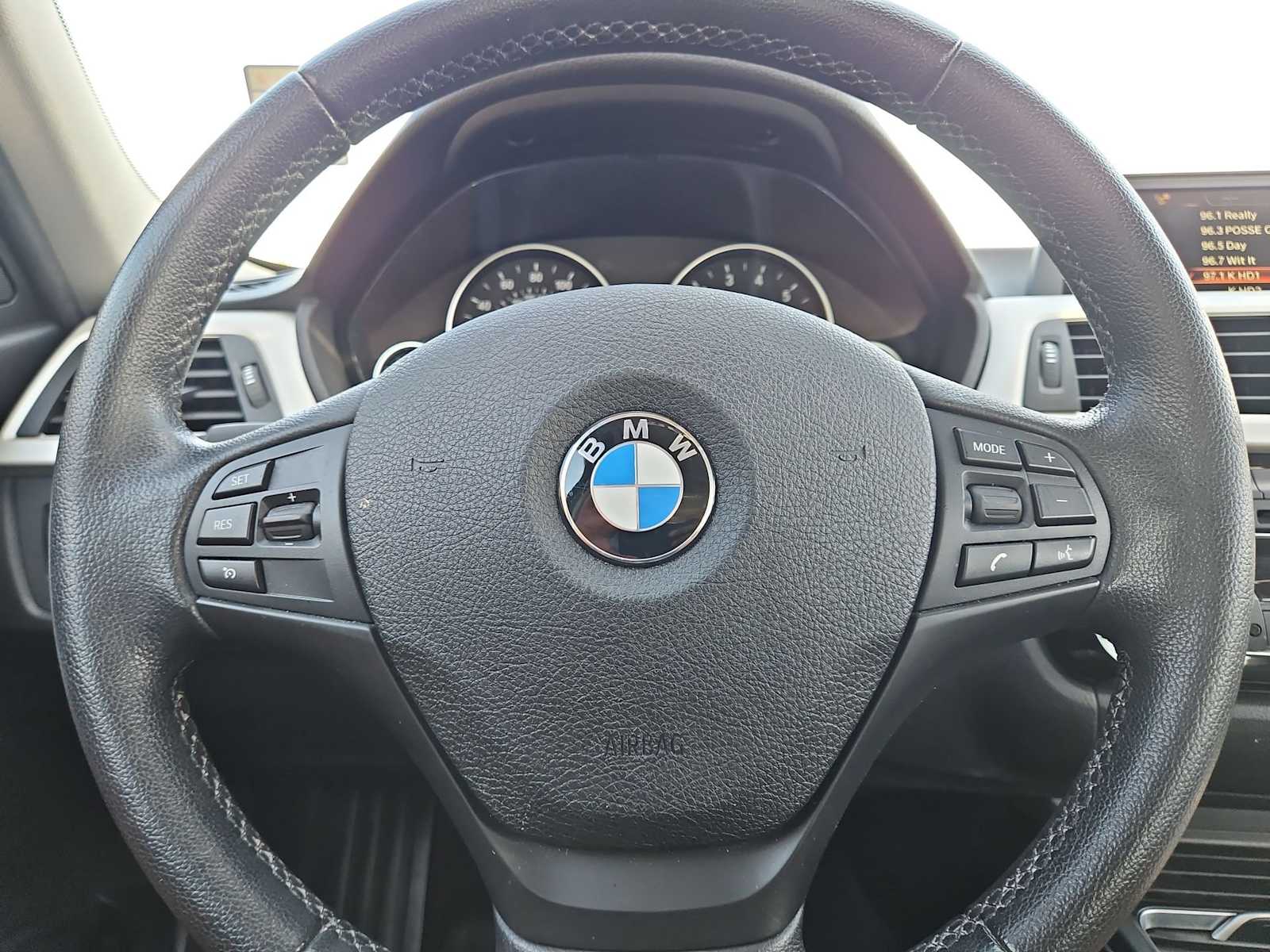 Thumbnail: 2016 BMW 3 Series - 40