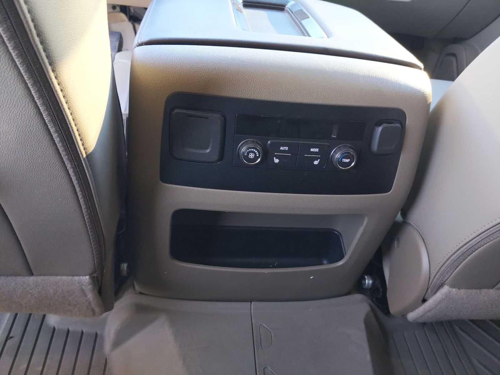 Thumbnail: 2019 Chevrolet Tahoe - 21