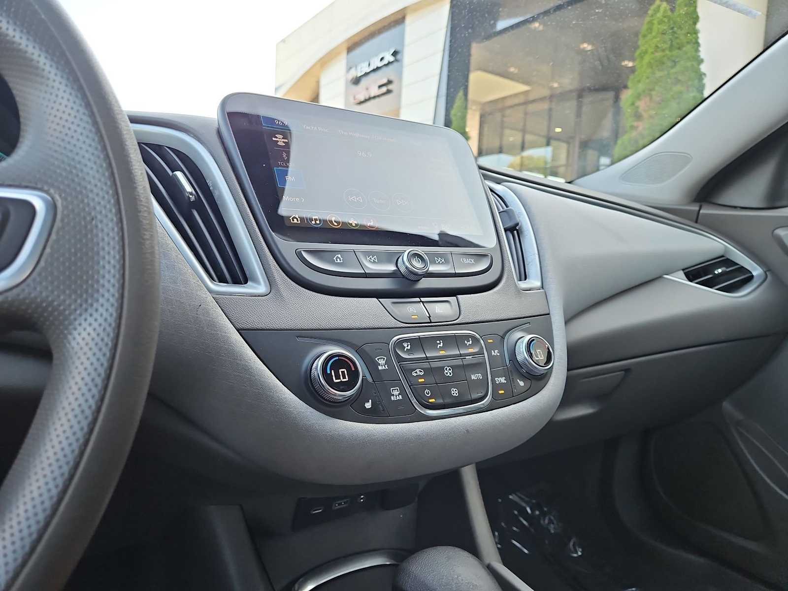 Thumbnail: 2022 Chevrolet Malibu - 27