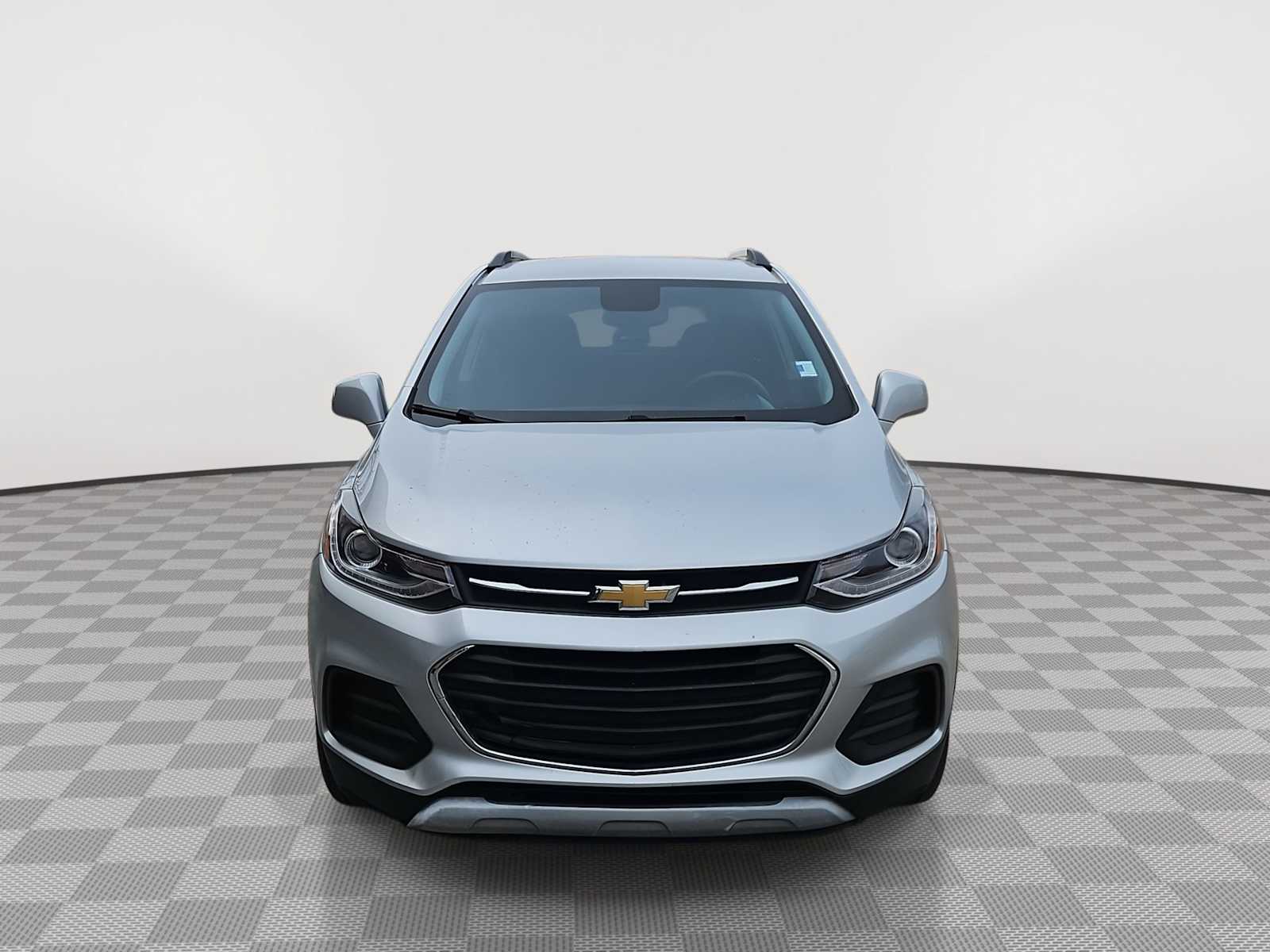 Thumbnail: 2017 Chevrolet Trax - 3