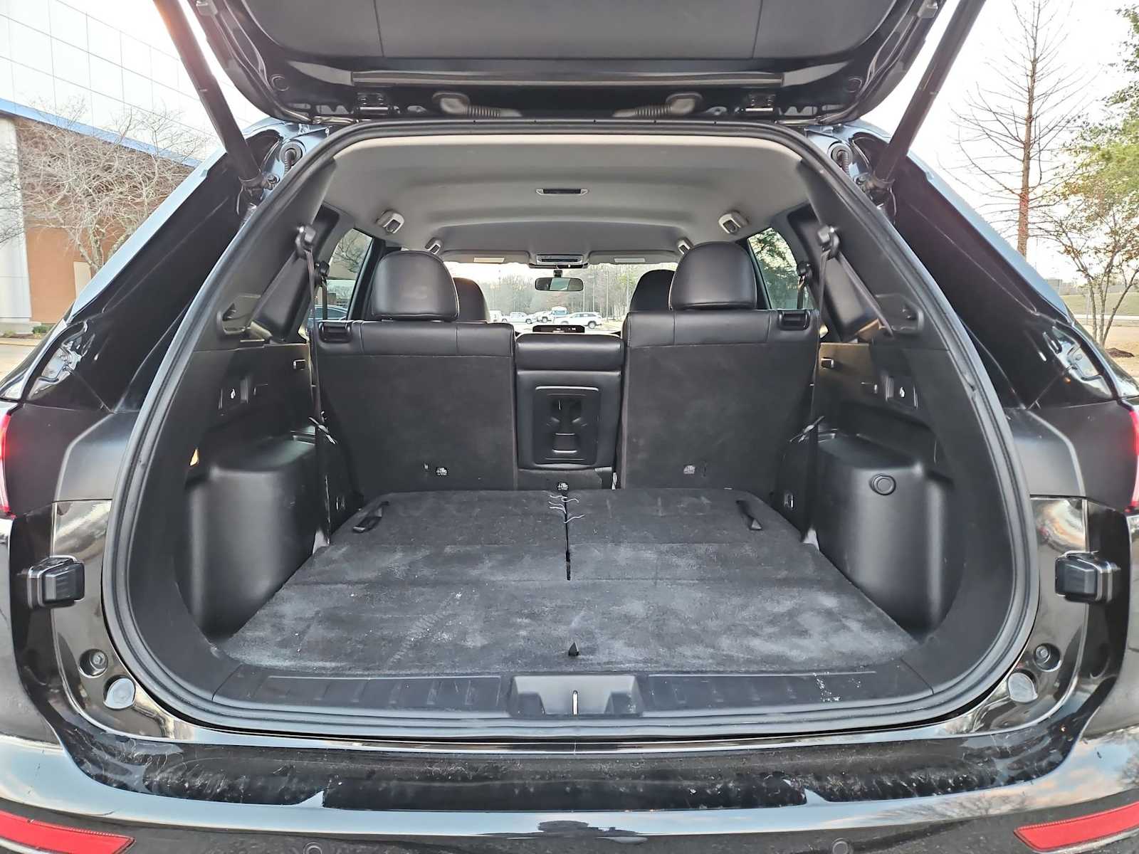 Thumbnail: 2023 Mitsubishi Outlander - 34