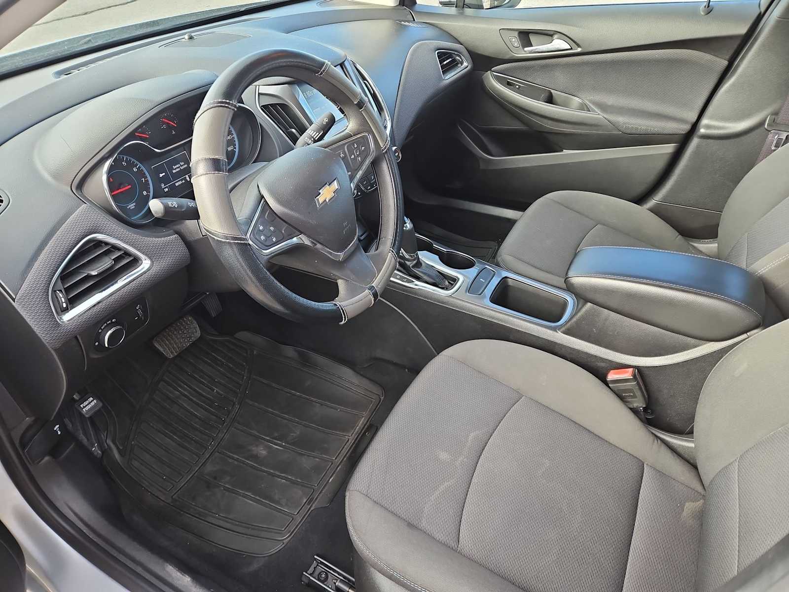 Thumbnail: 2017 Chevrolet Cruze - 10