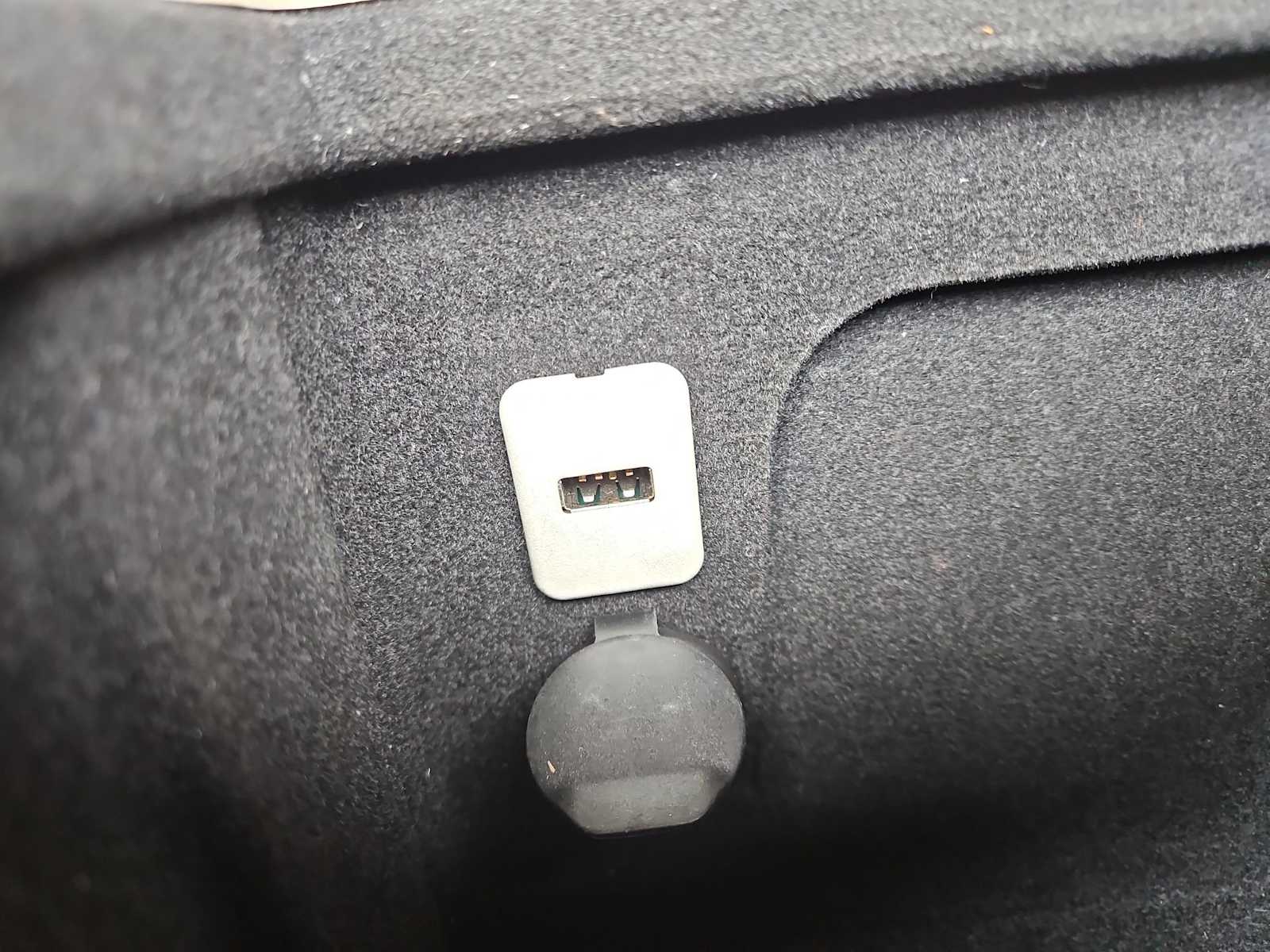 Thumbnail: 2013 GMC Yukon XL - 32