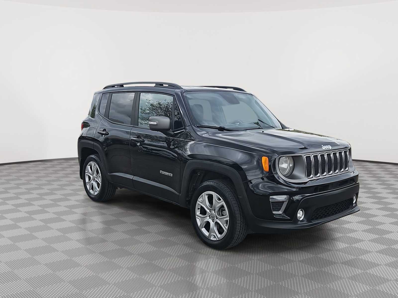 Thumbnail: 2019 Jeep Renegade - 3