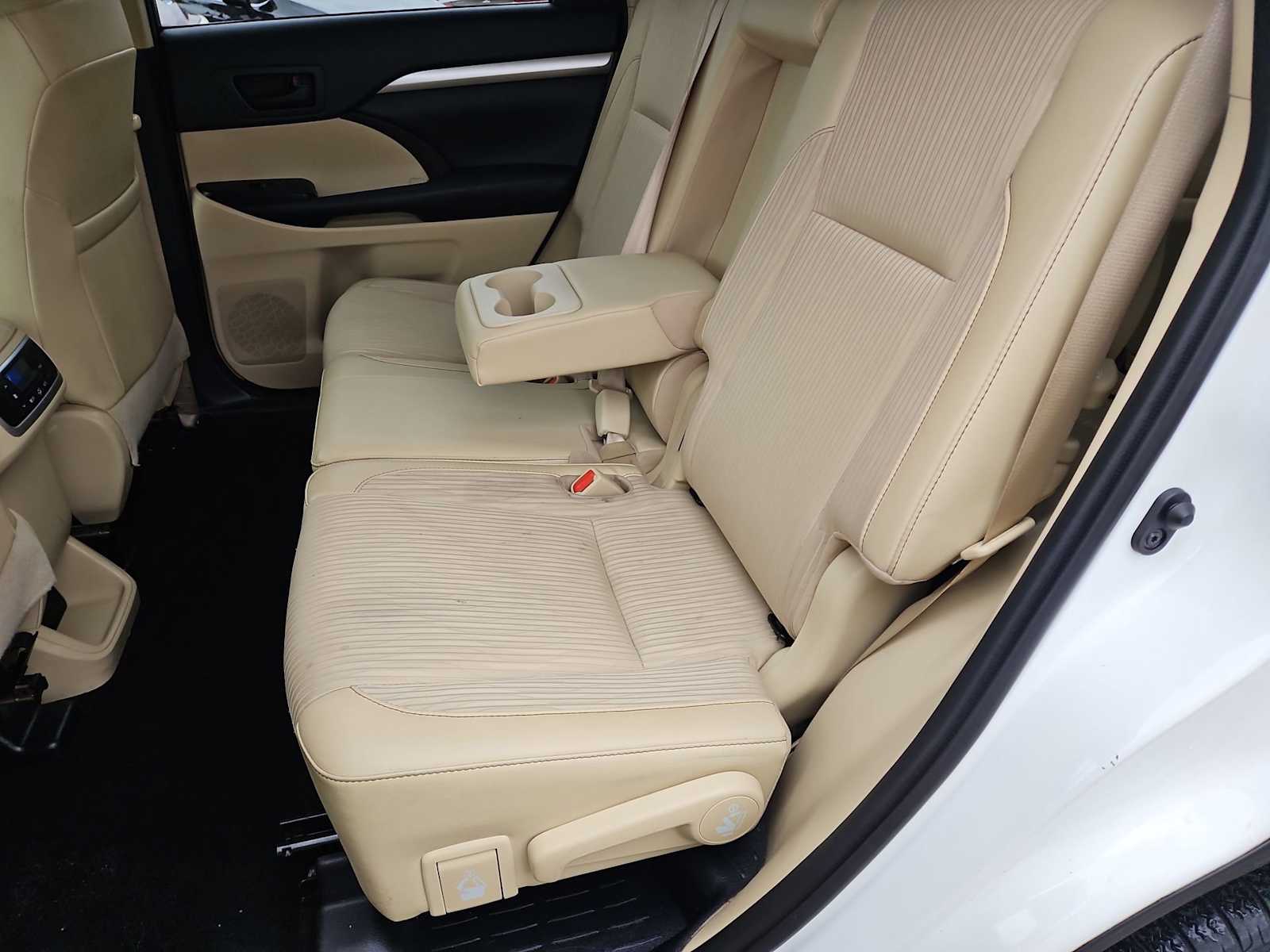 Thumbnail: 2019 Toyota Highlander - 20