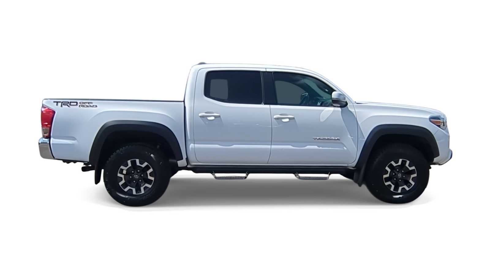 Thumbnail: 2017 Toyota Tacoma - 9