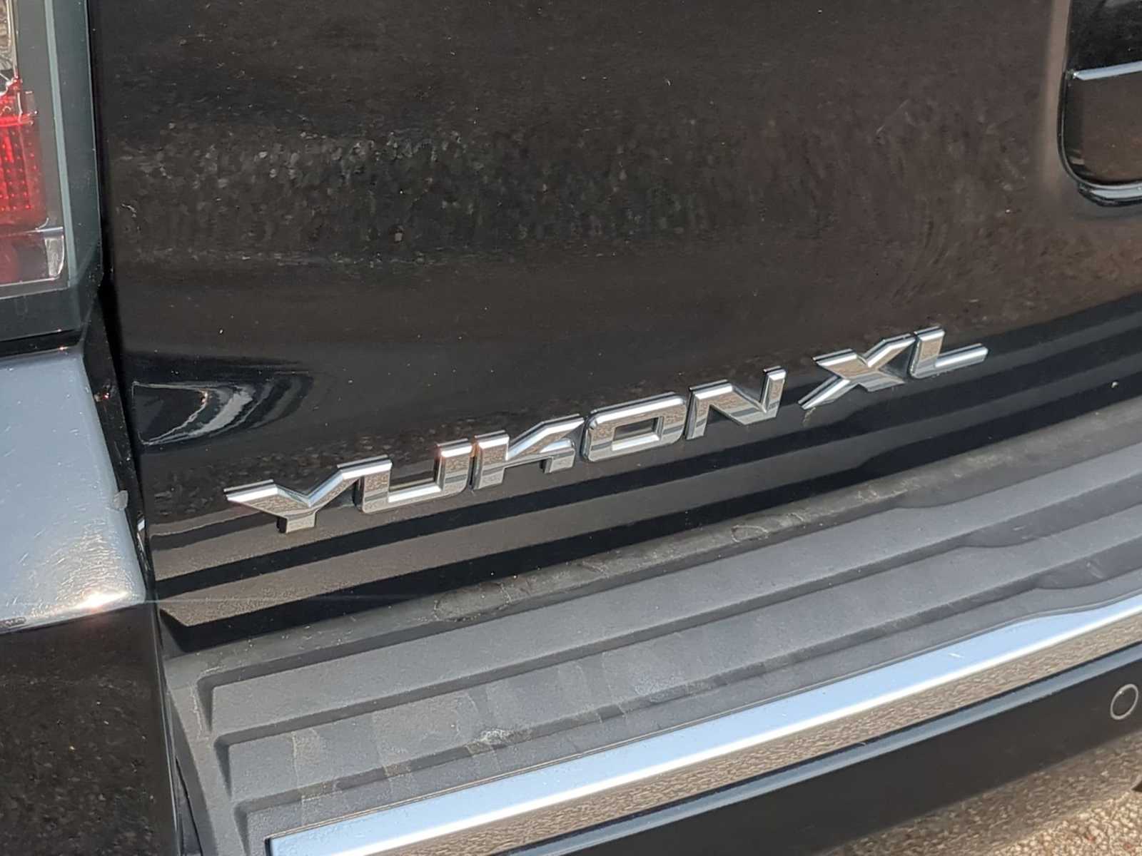 2017 GMC Yukon XL Denali 13