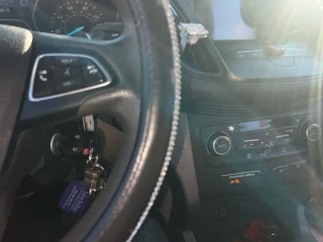 Thumbnail: 2017 Ford Escape - 16