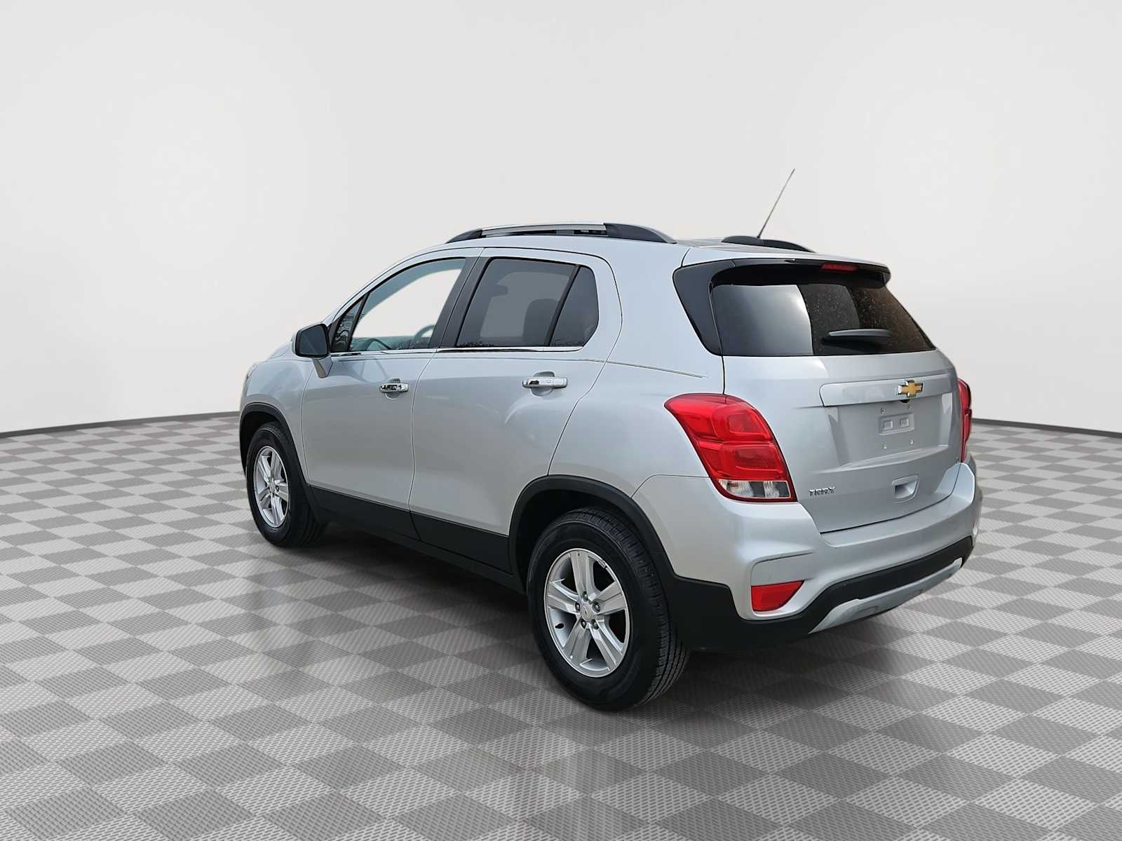 Thumbnail: 2017 Chevrolet Trax - 6