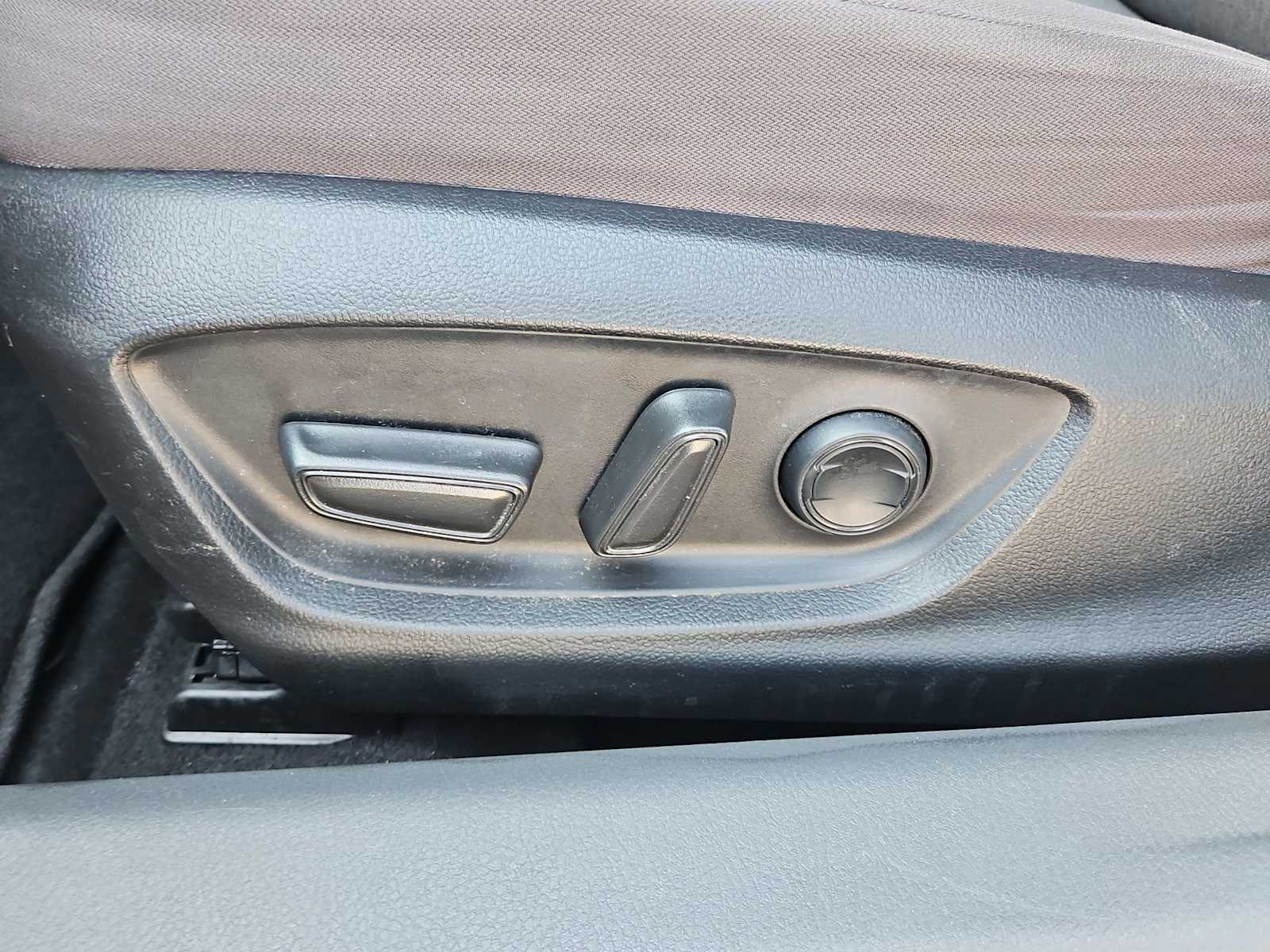 Thumbnail: 2022 Toyota Camry - 18