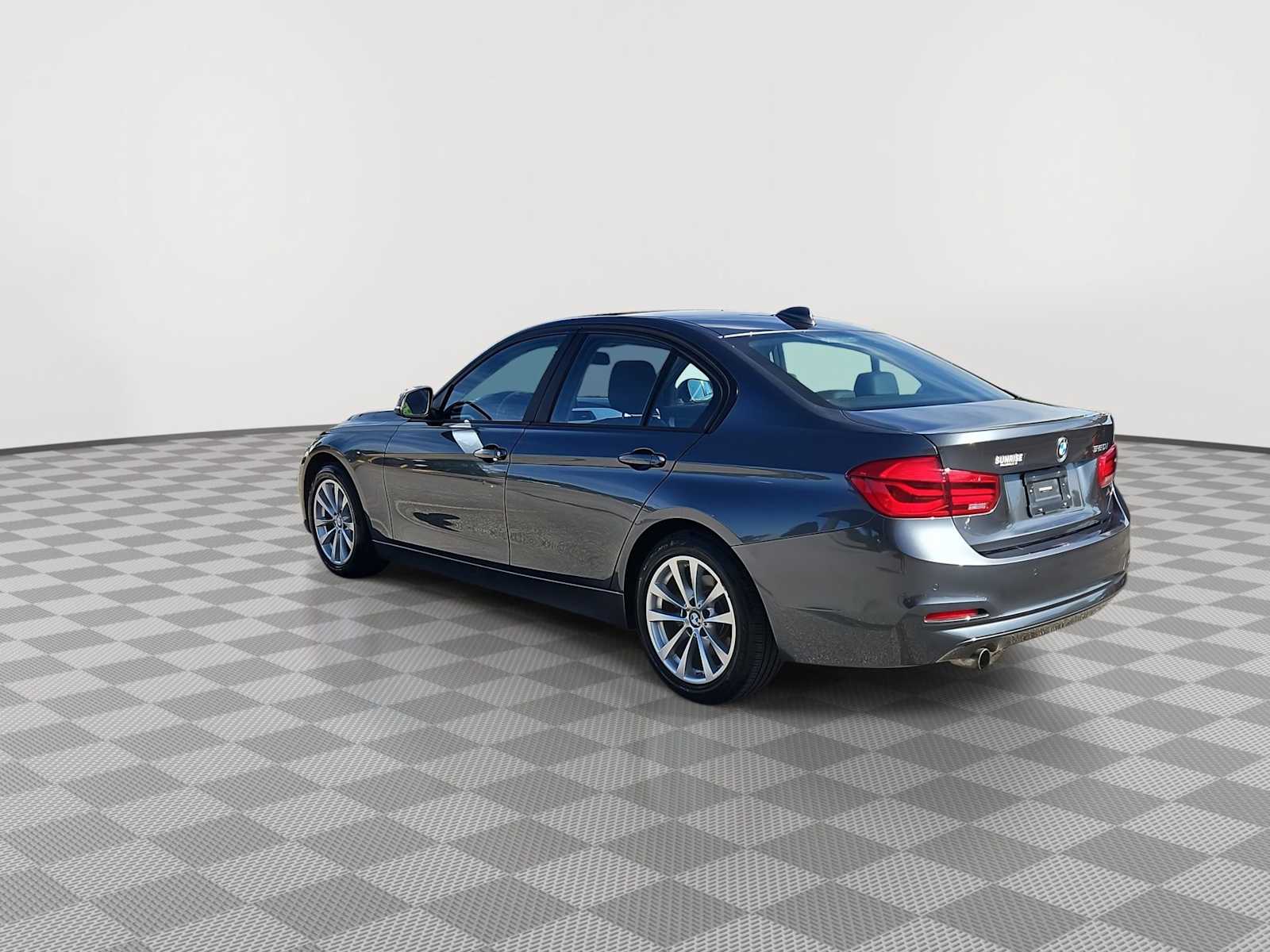 Thumbnail: 2016 BMW 3 Series - 10