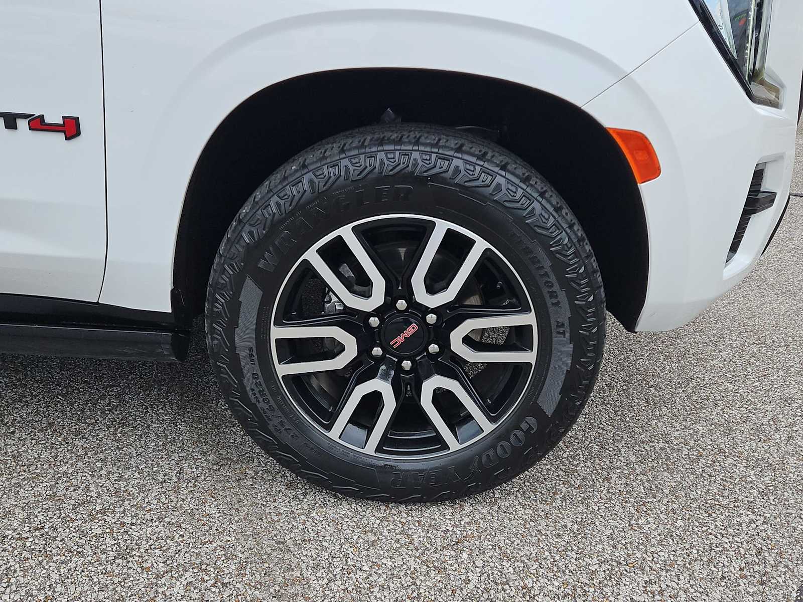 Thumbnail: 2023 GMC Yukon XL - 14