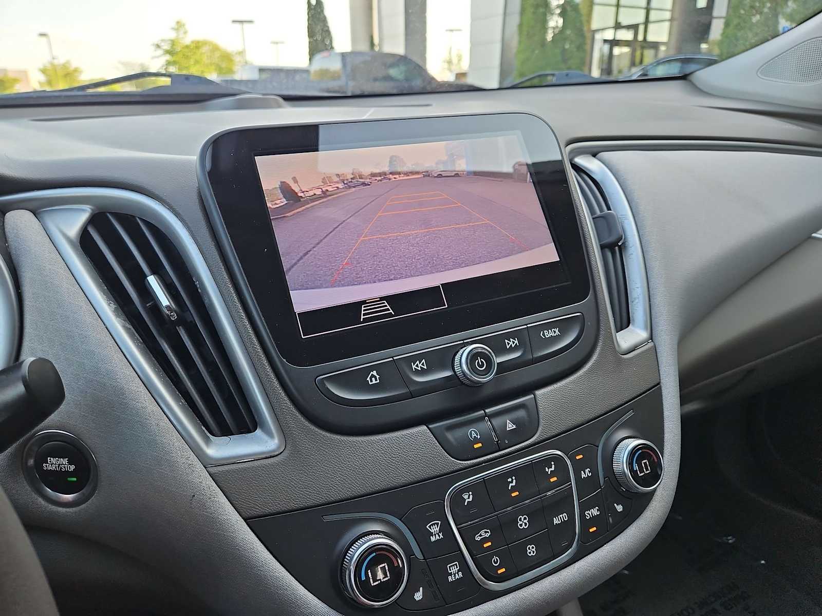 Thumbnail: 2022 Chevrolet Malibu - 28