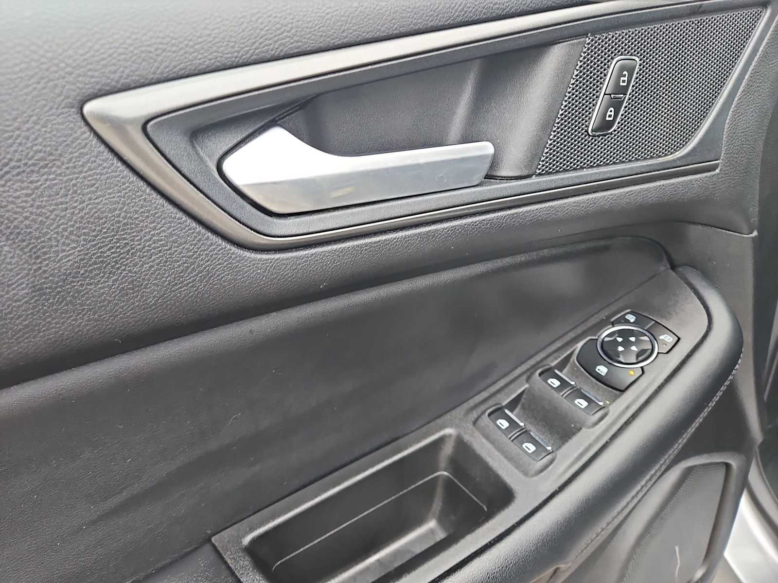 Thumbnail: 2023 Ford Edge - 17