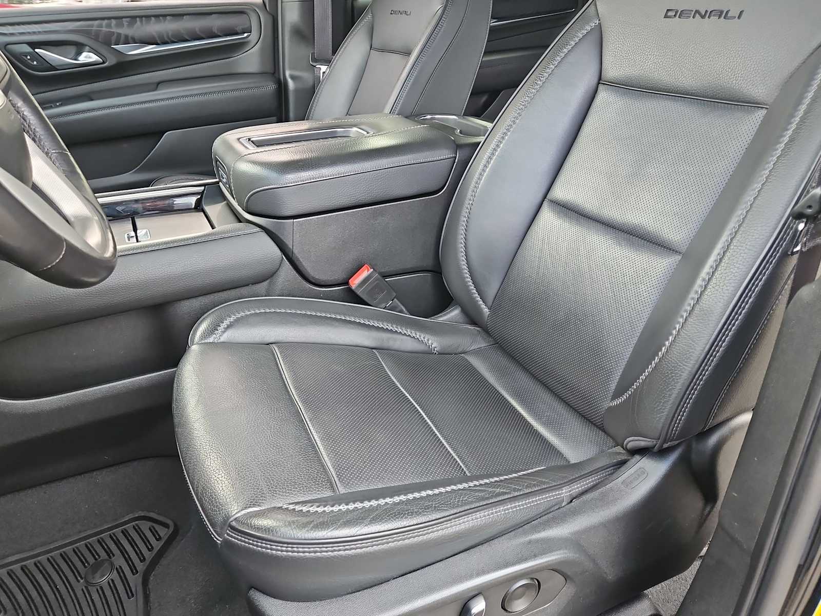Thumbnail: 2022 GMC Yukon - 17