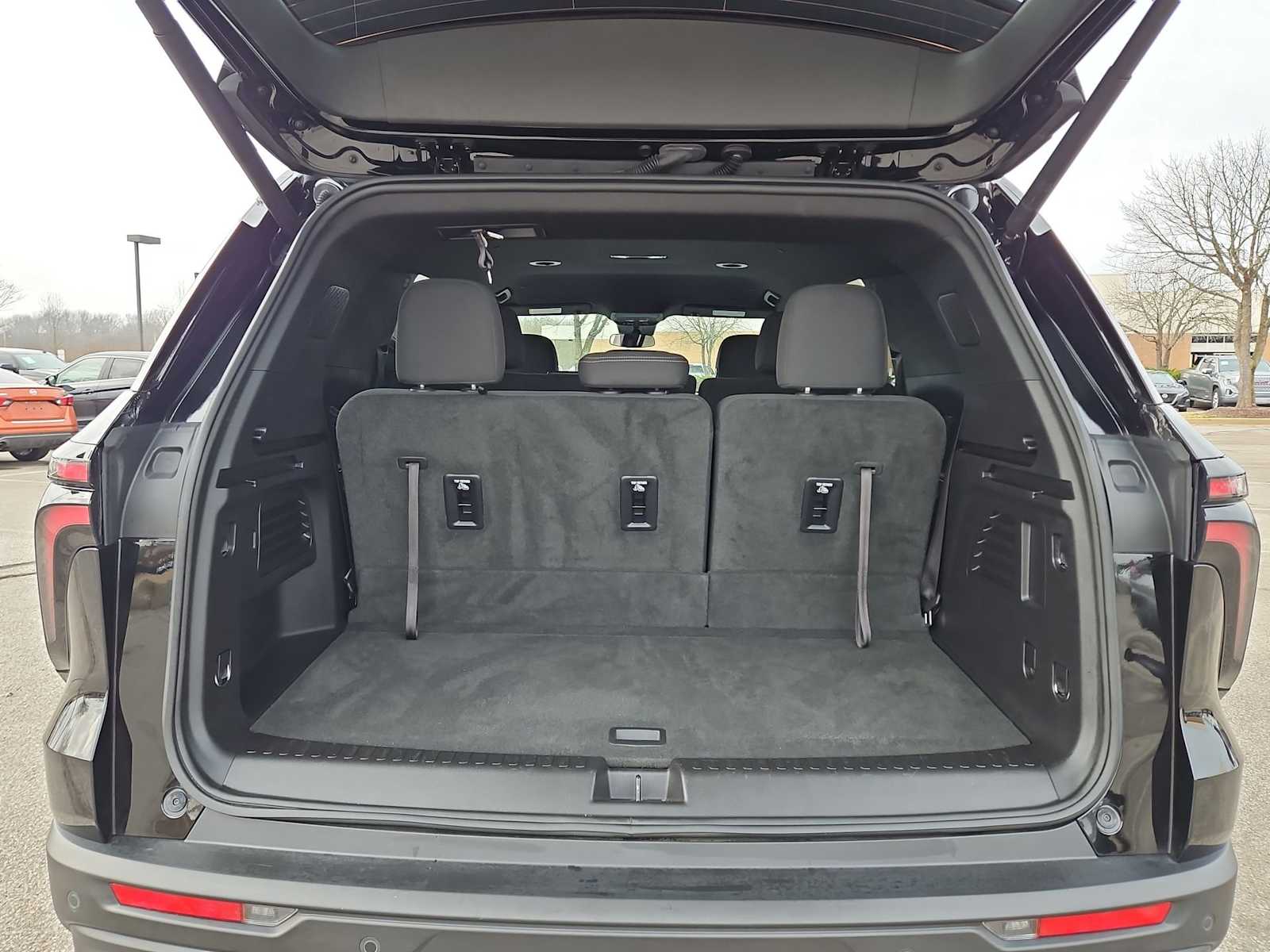 Thumbnail: 2024 Chevrolet Traverse - 34