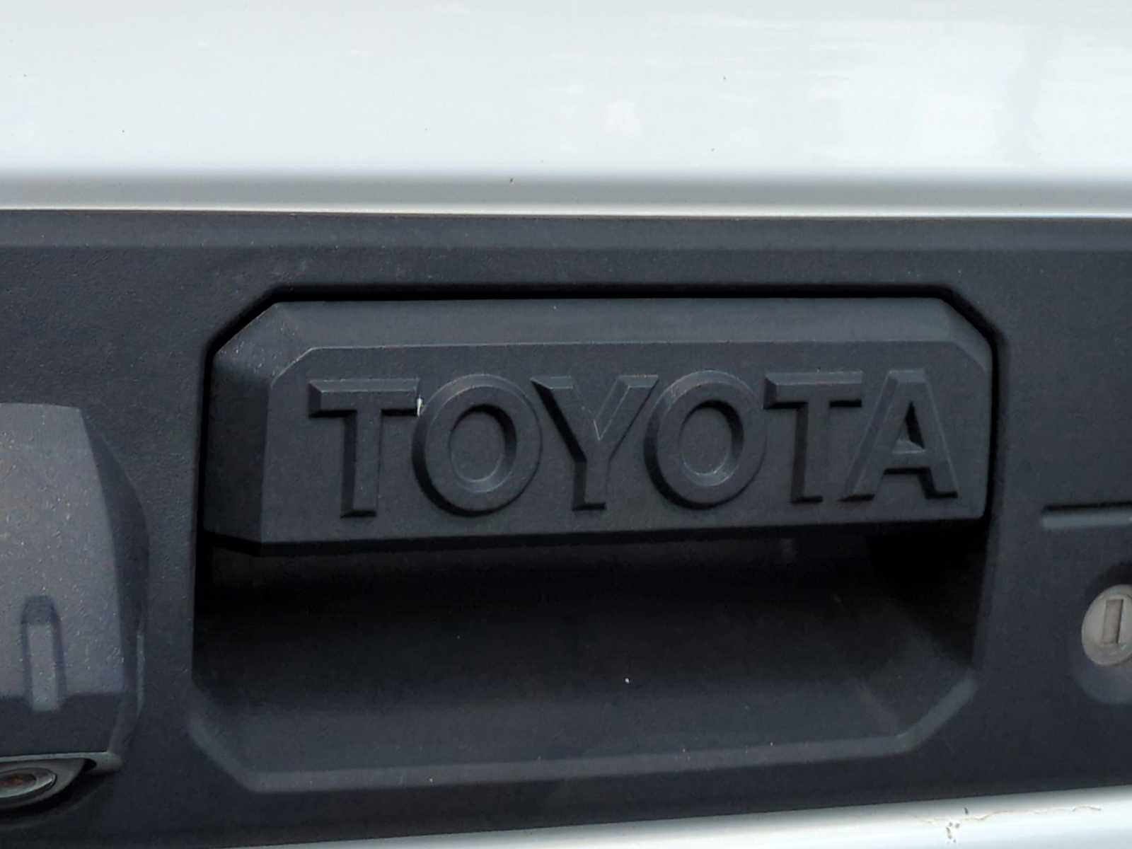 Thumbnail: 2017 Toyota Tacoma - 12