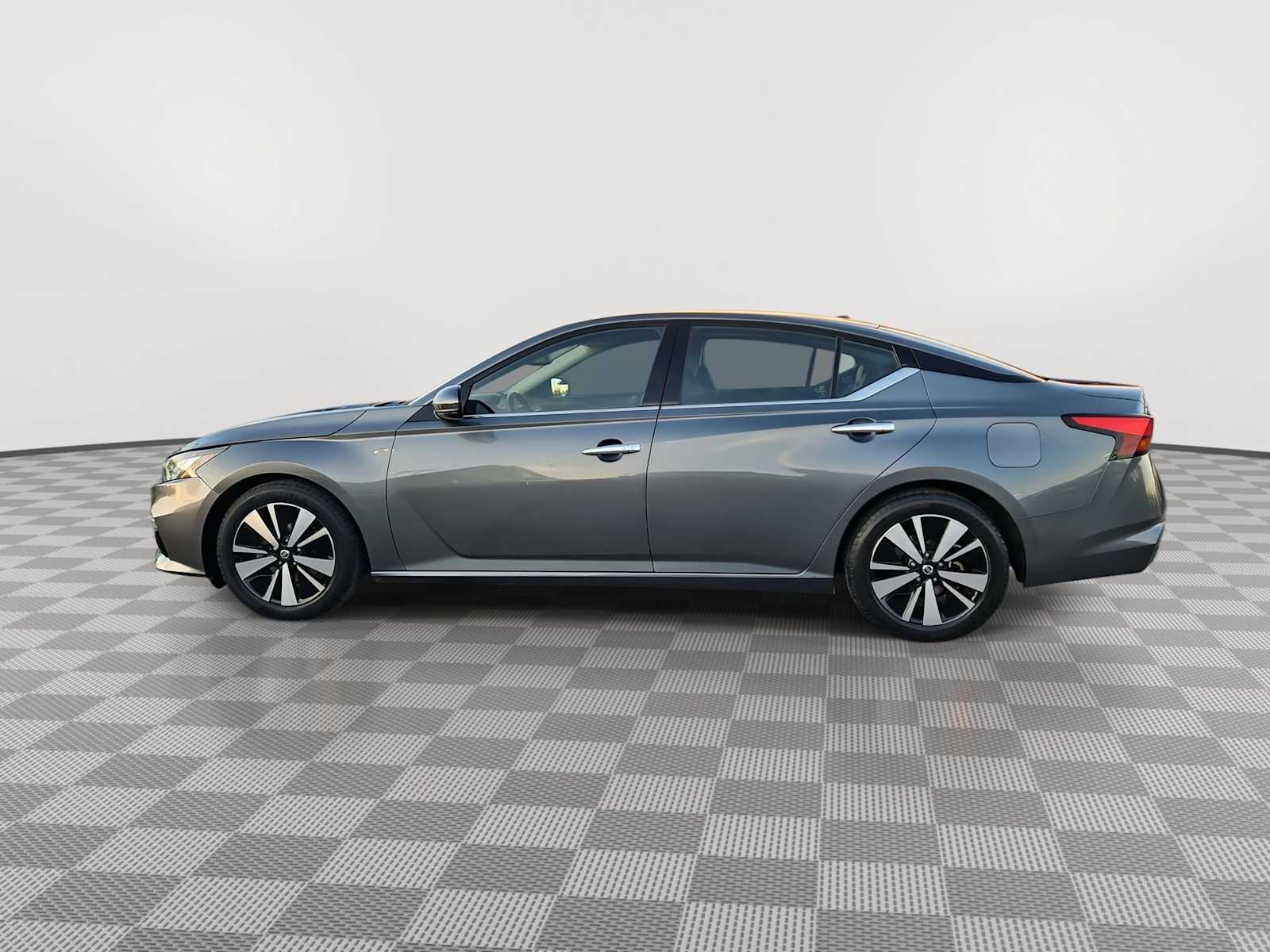 Thumbnail: 2020 Nissan Altima - 5