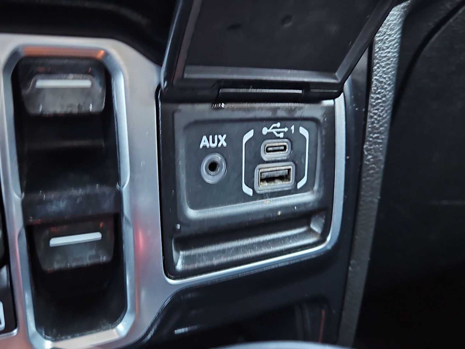 Thumbnail: 2020 Jeep Gladiator - 31