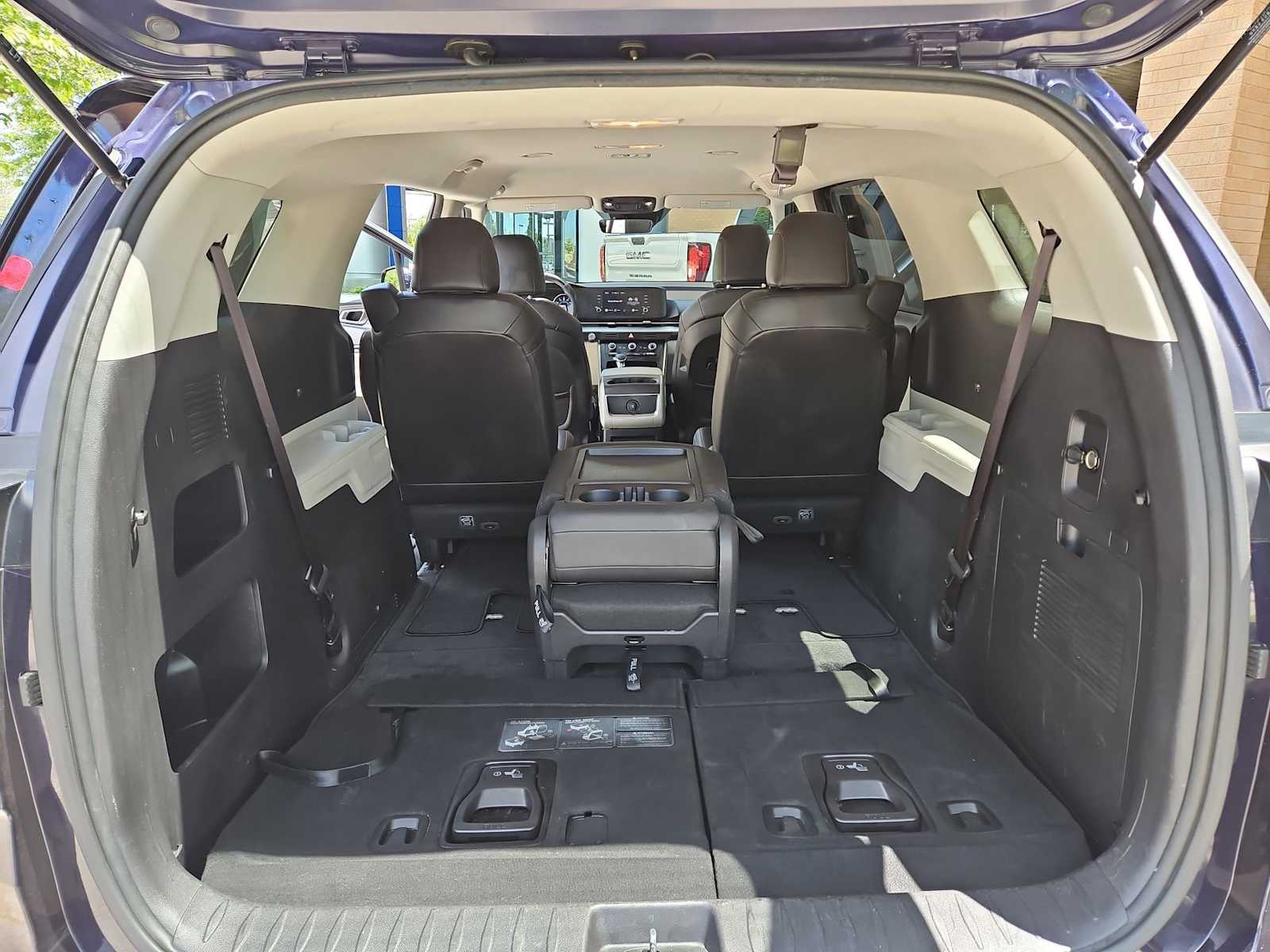 Thumbnail: 2022 Kia Carnival - 33